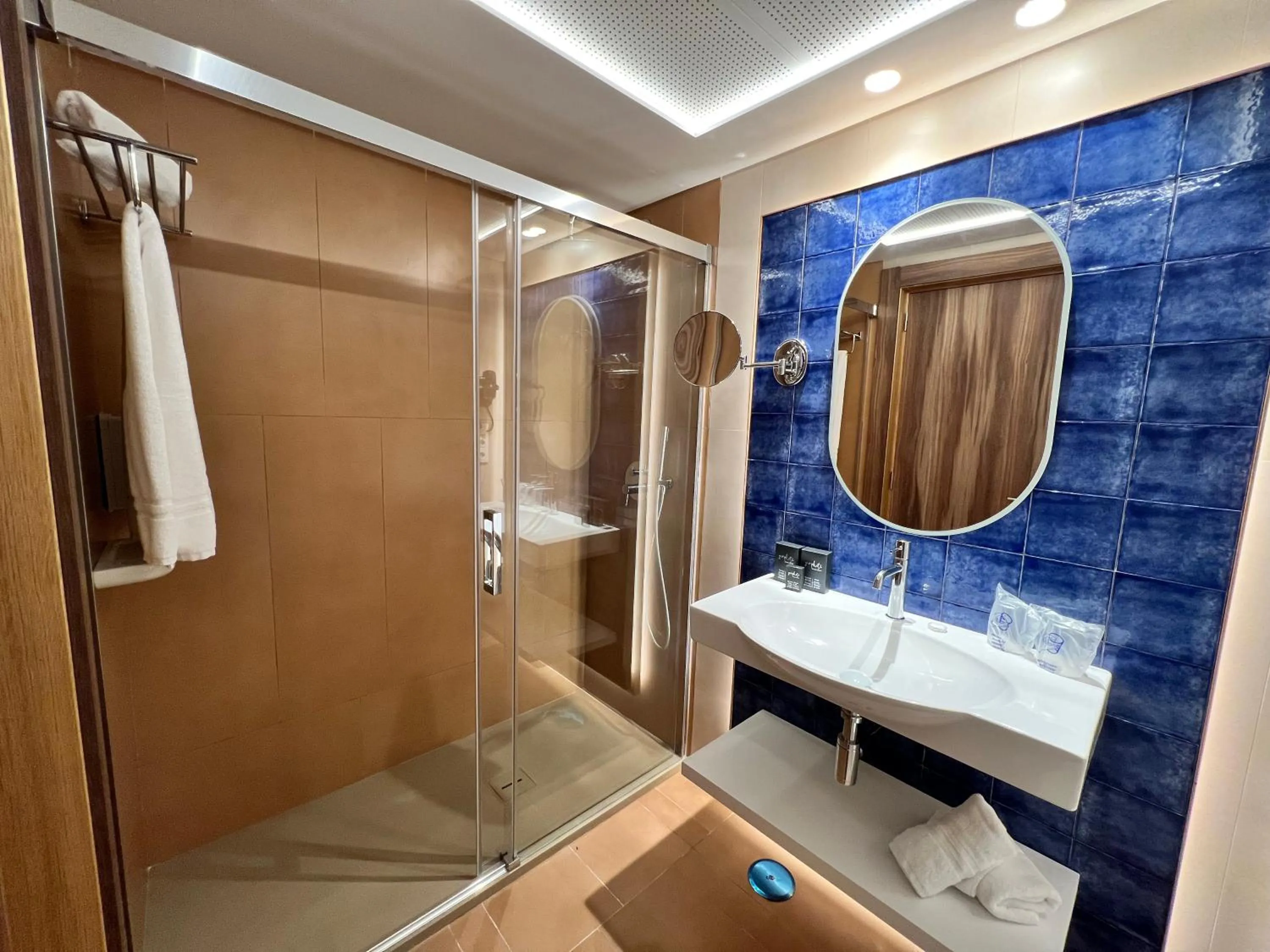 Shower in Perla Marina