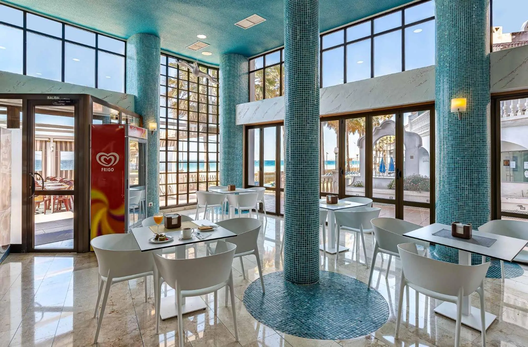 Lounge or bar in Perla Marina