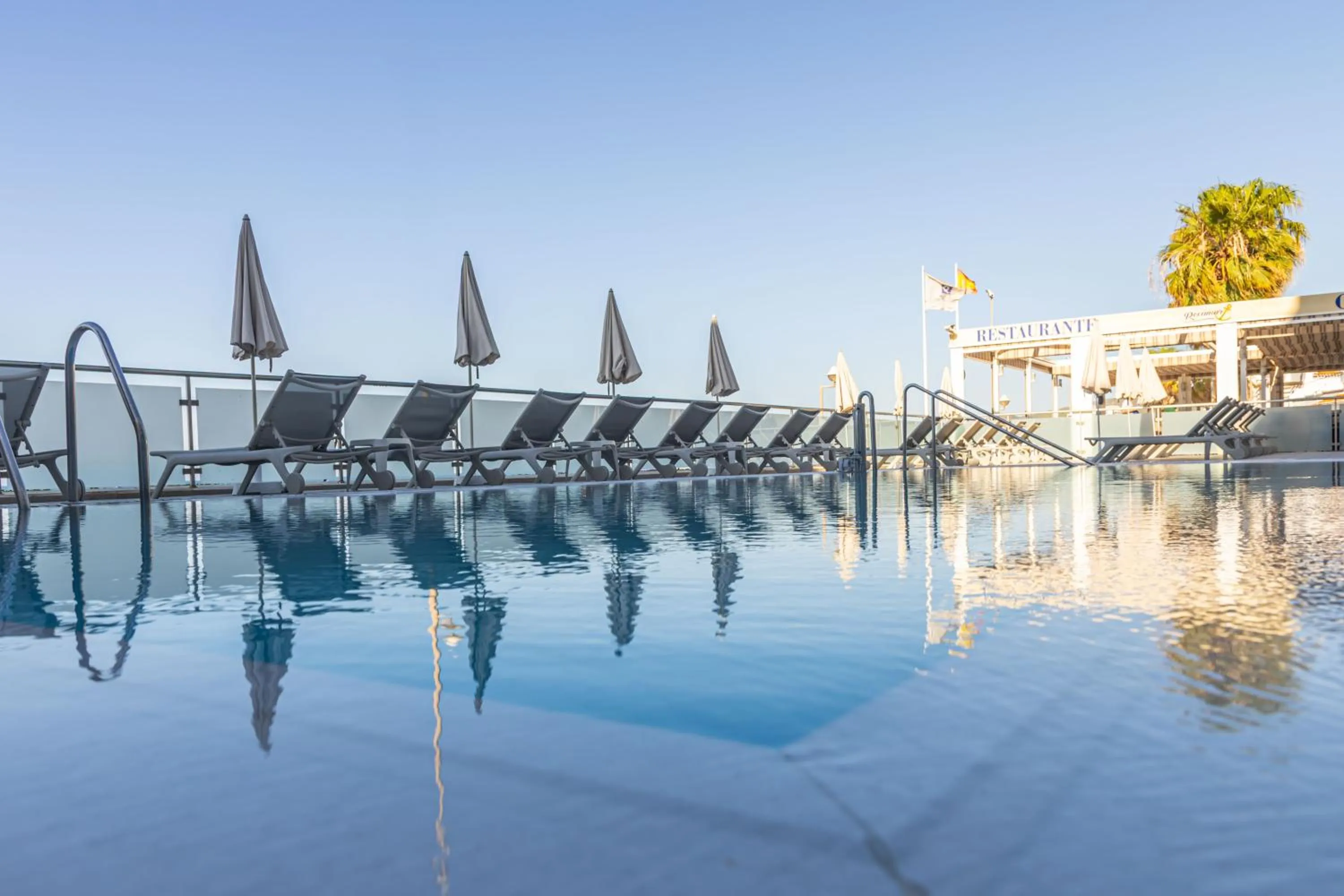 Swimming pool in Perla Marina