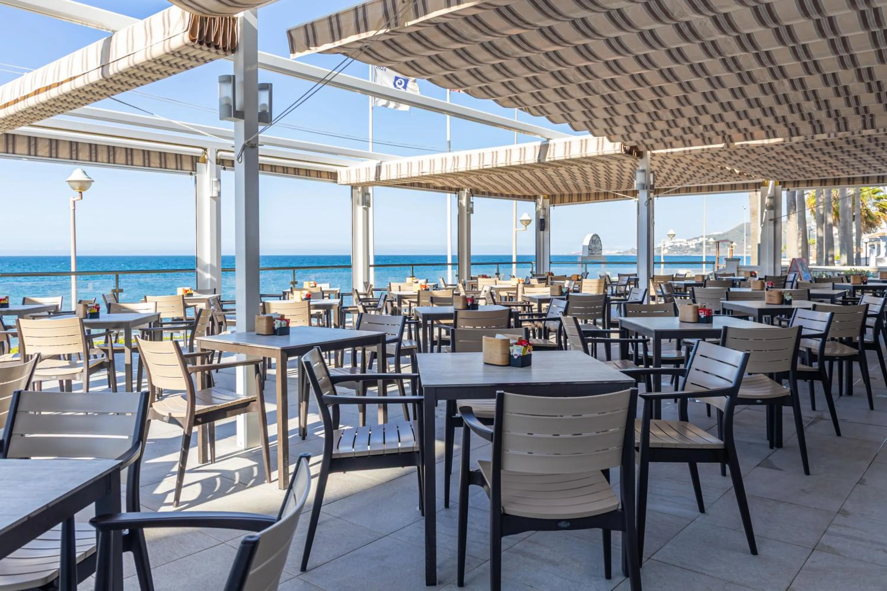 Restaurant/places to eat in Perla Marina