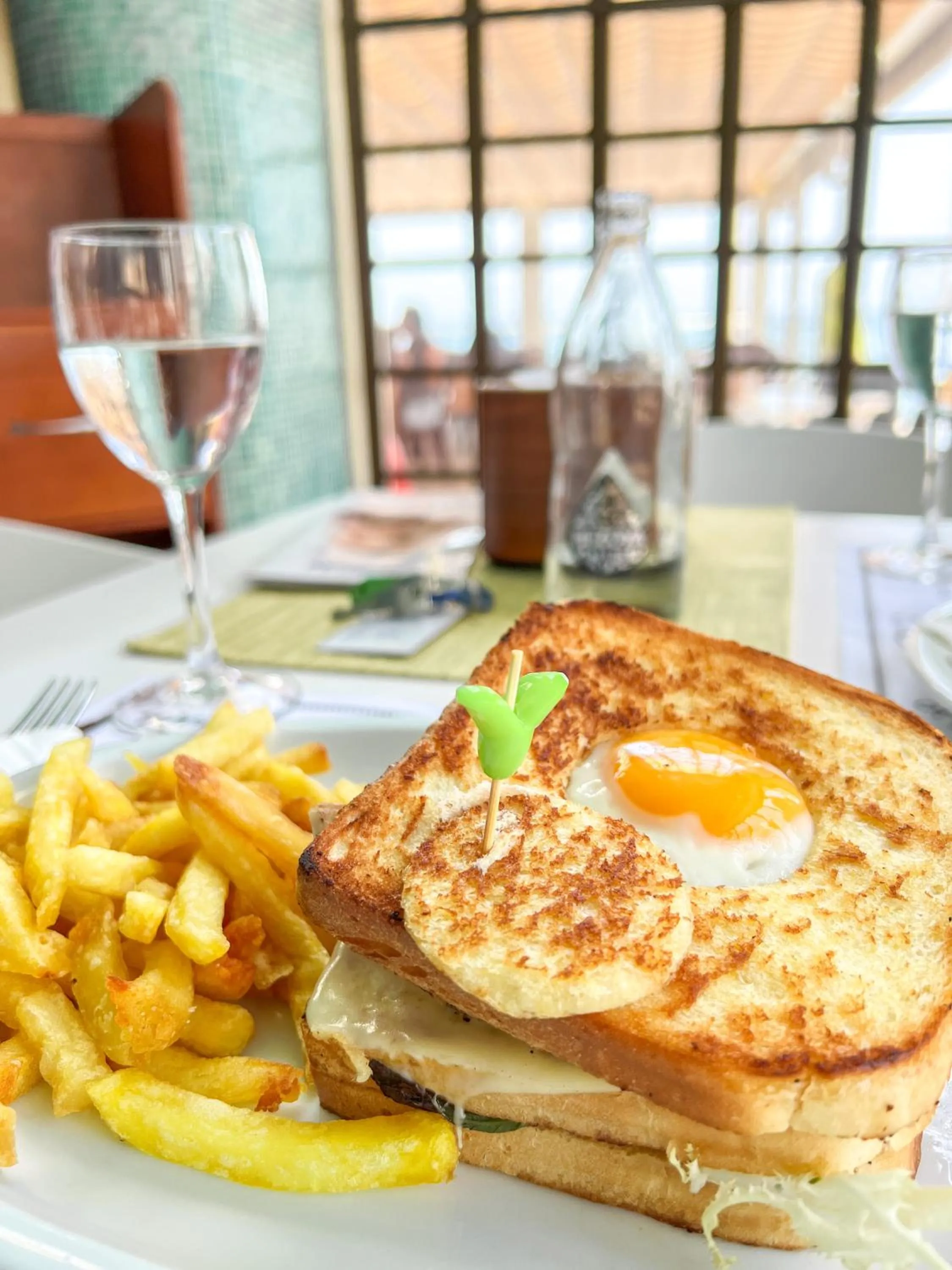 Restaurant/places to eat in Perla Marina