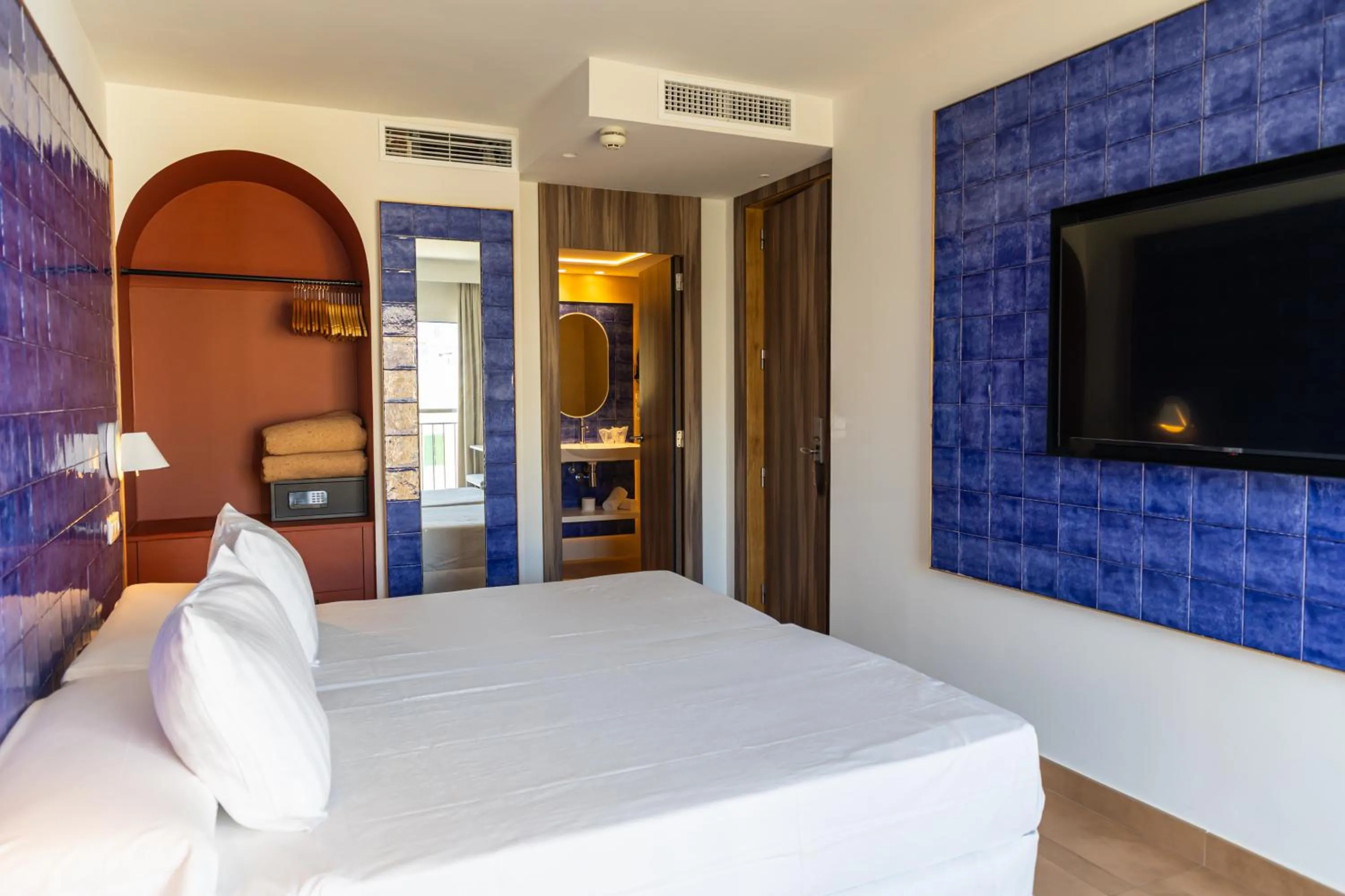 Bedroom, Bed in Perla Marina