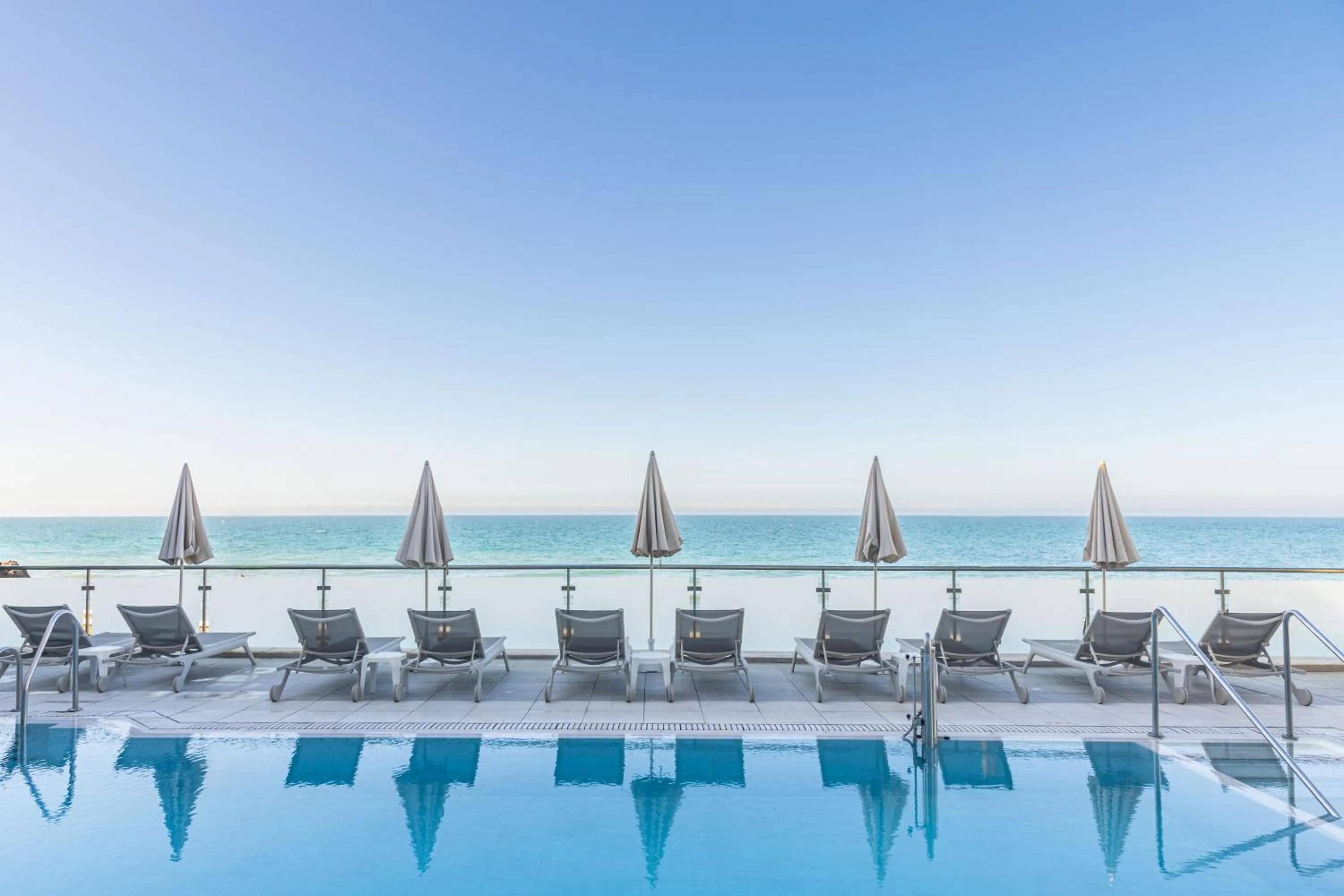 Swimming pool in Perla Marina