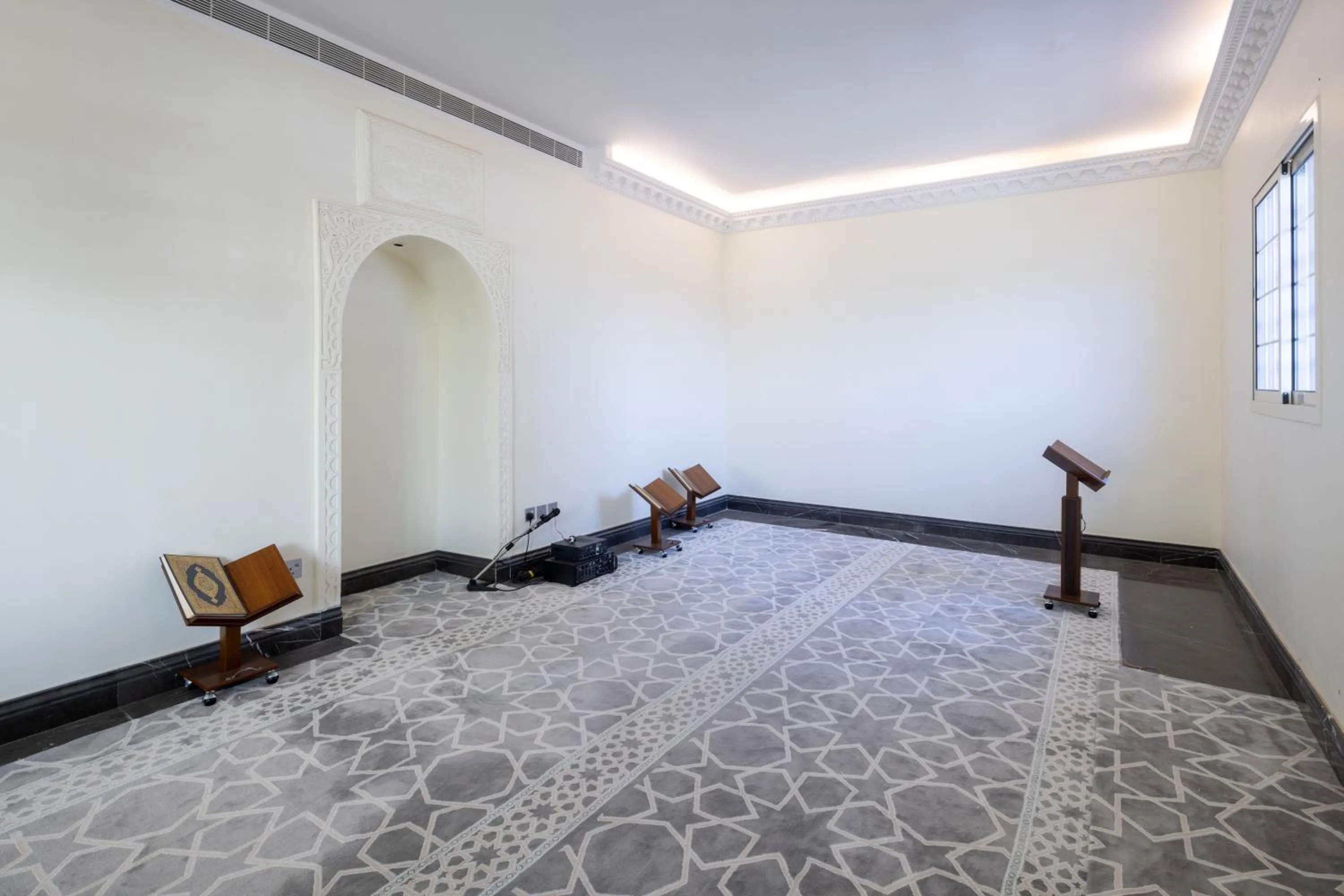 Luxury Night Al Mounisea