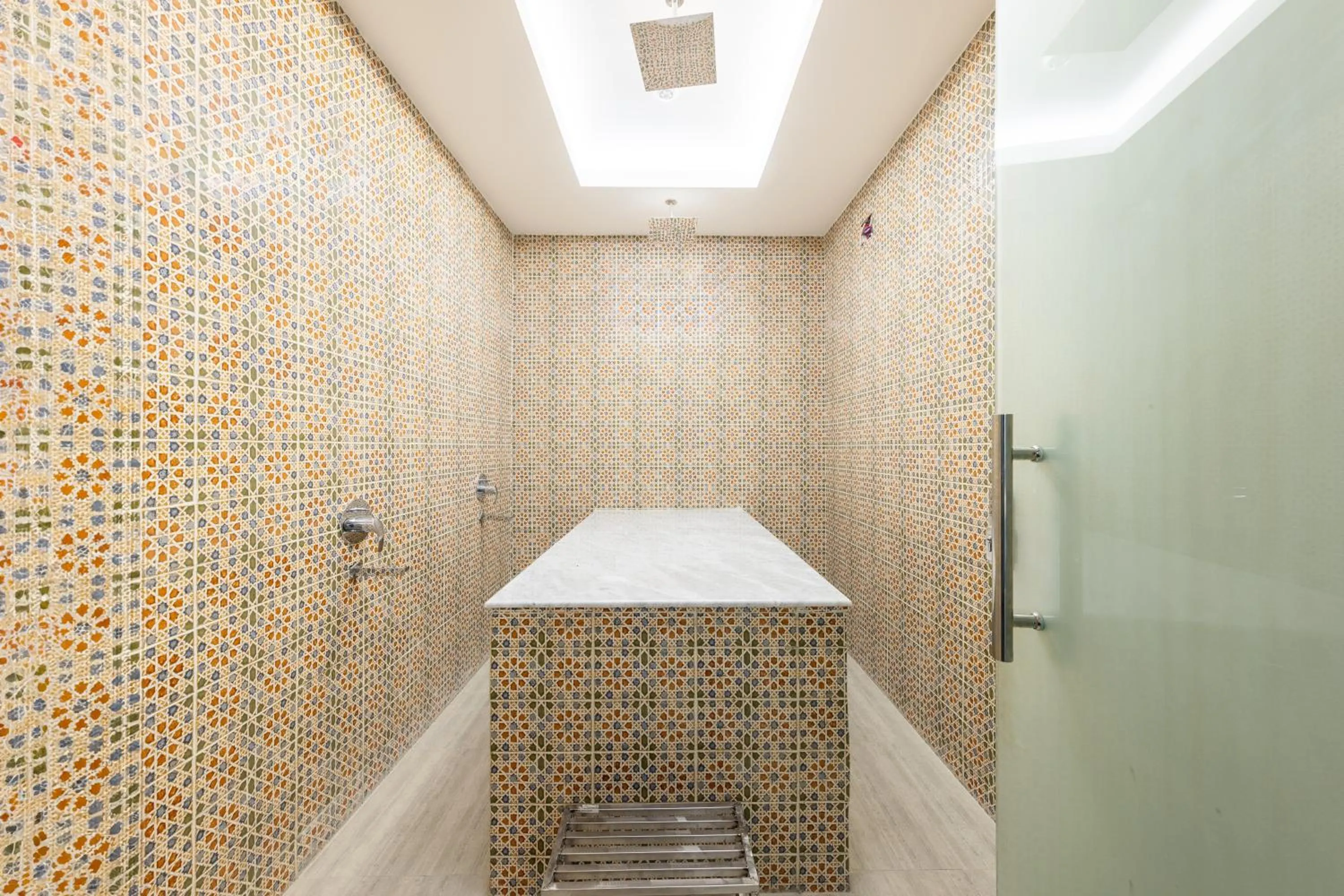 Luxury Night Al Mounisea