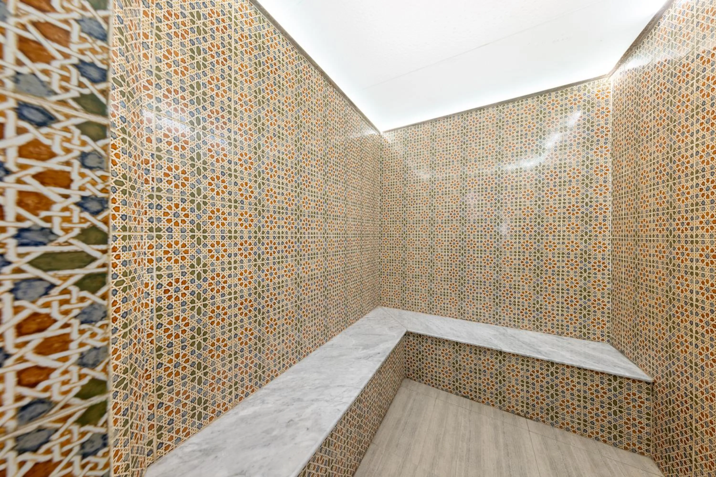 Bed in Luxury Night Al Mounisea