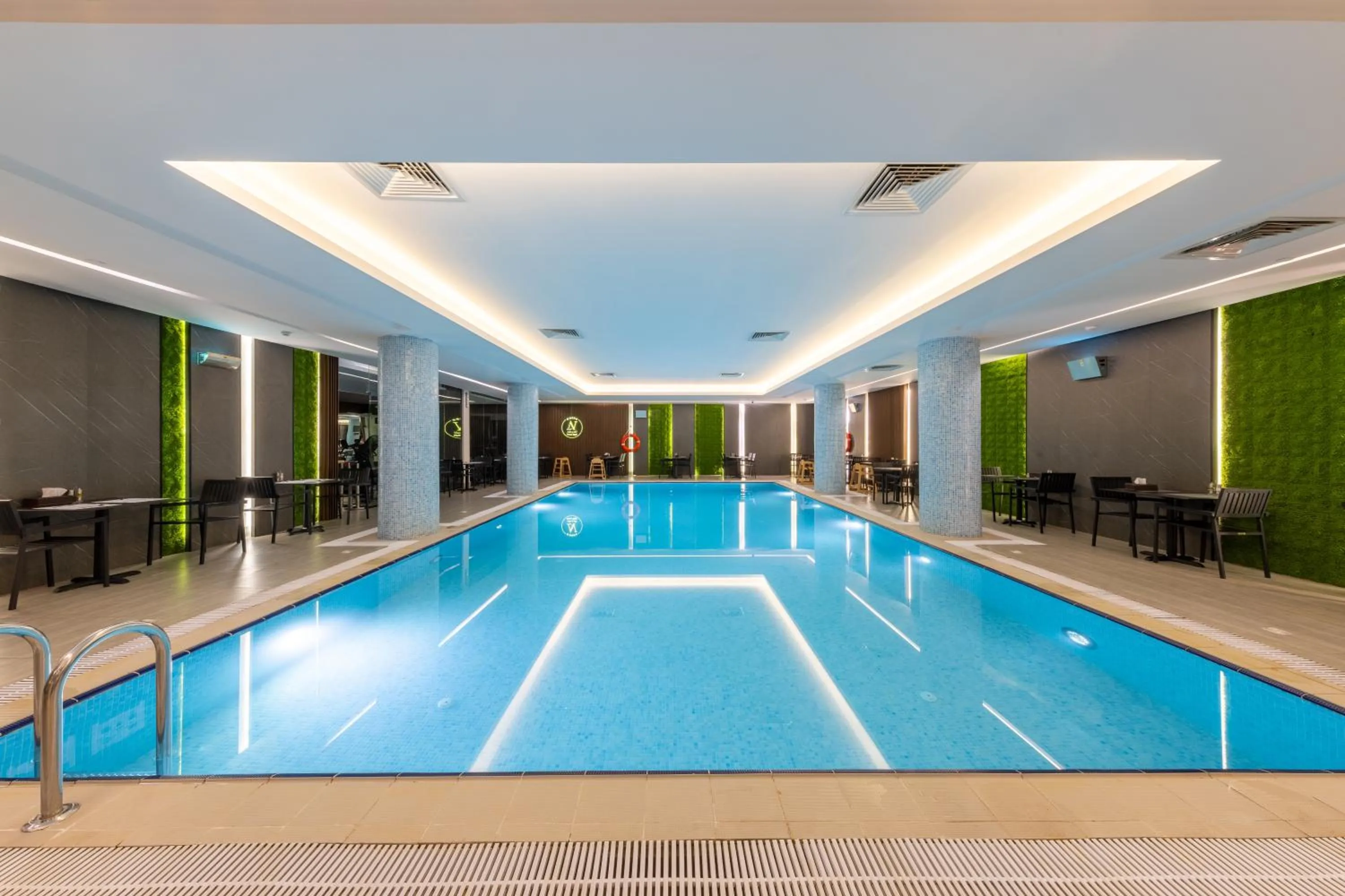 Luxury Night Al Mounisea