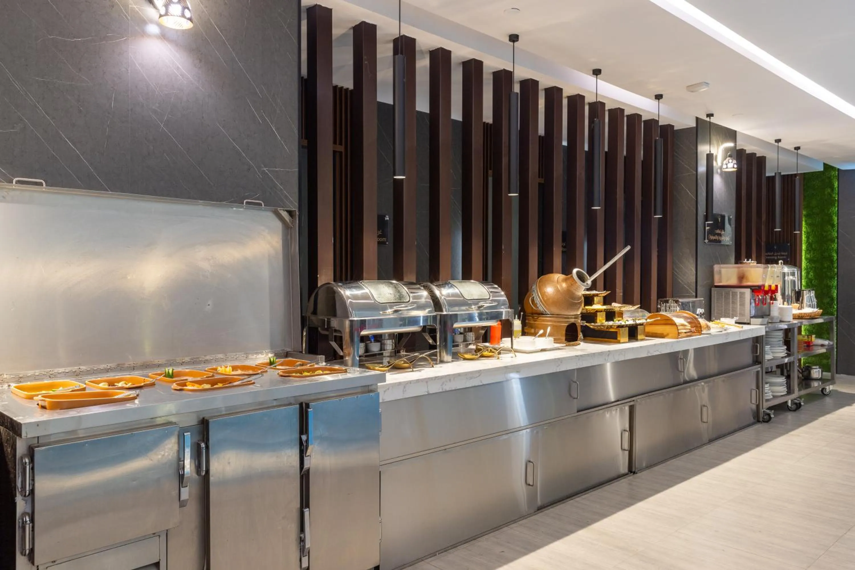 Restaurant/places to eat in Luxury Night Al Mounisea