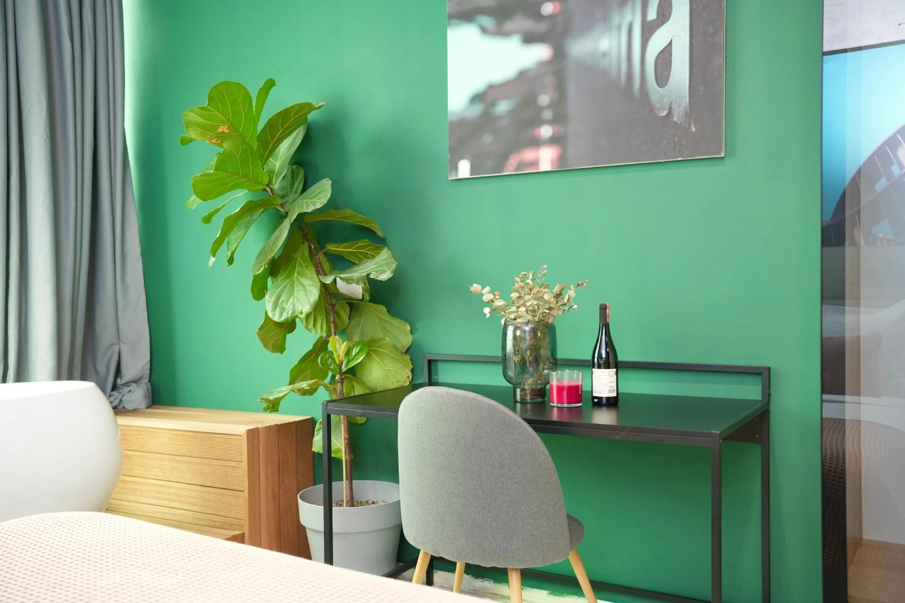 Seating area in Ambassador Skyline Apartments