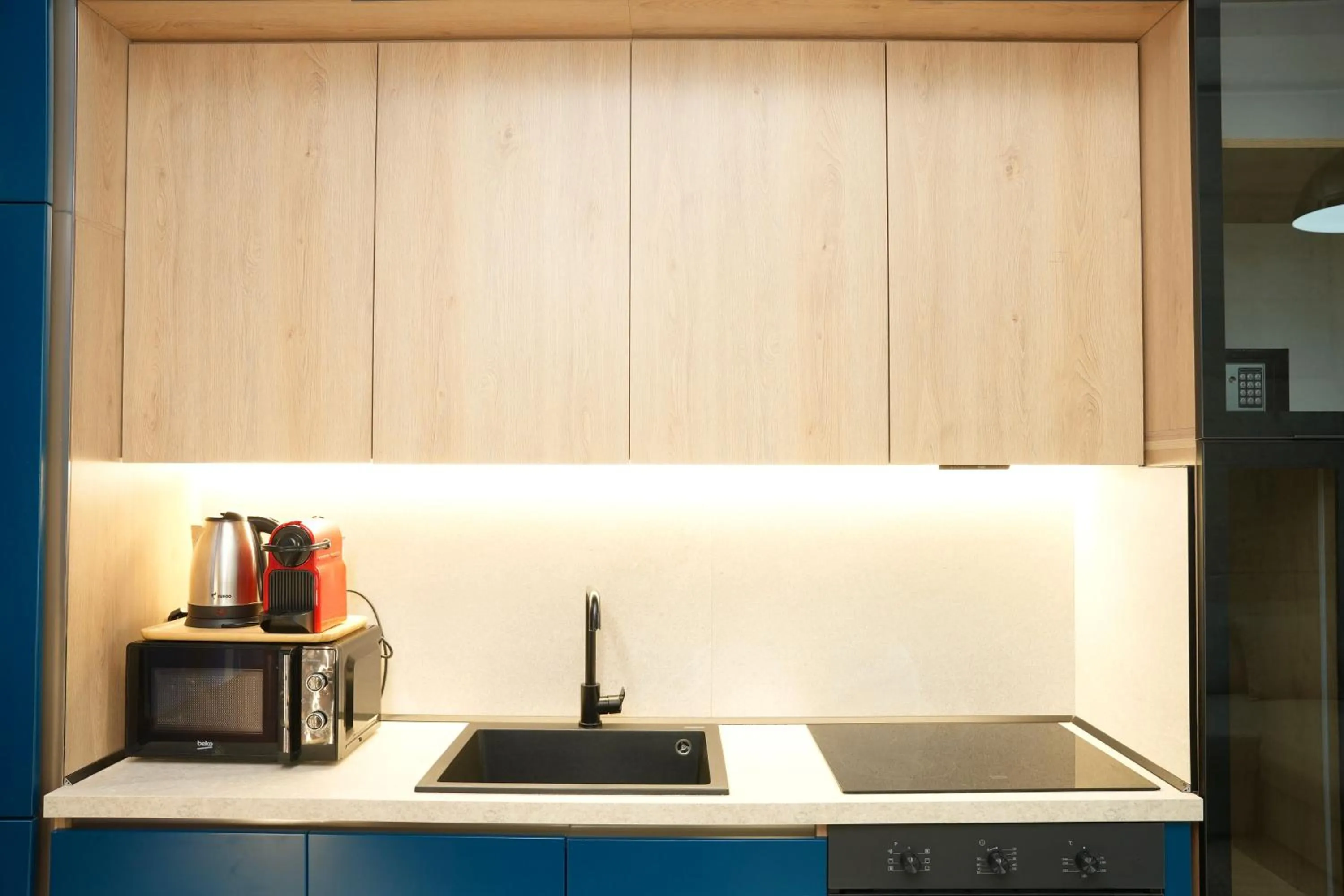 Kitchen or kitchenette in Ambassador Skyline Apartments