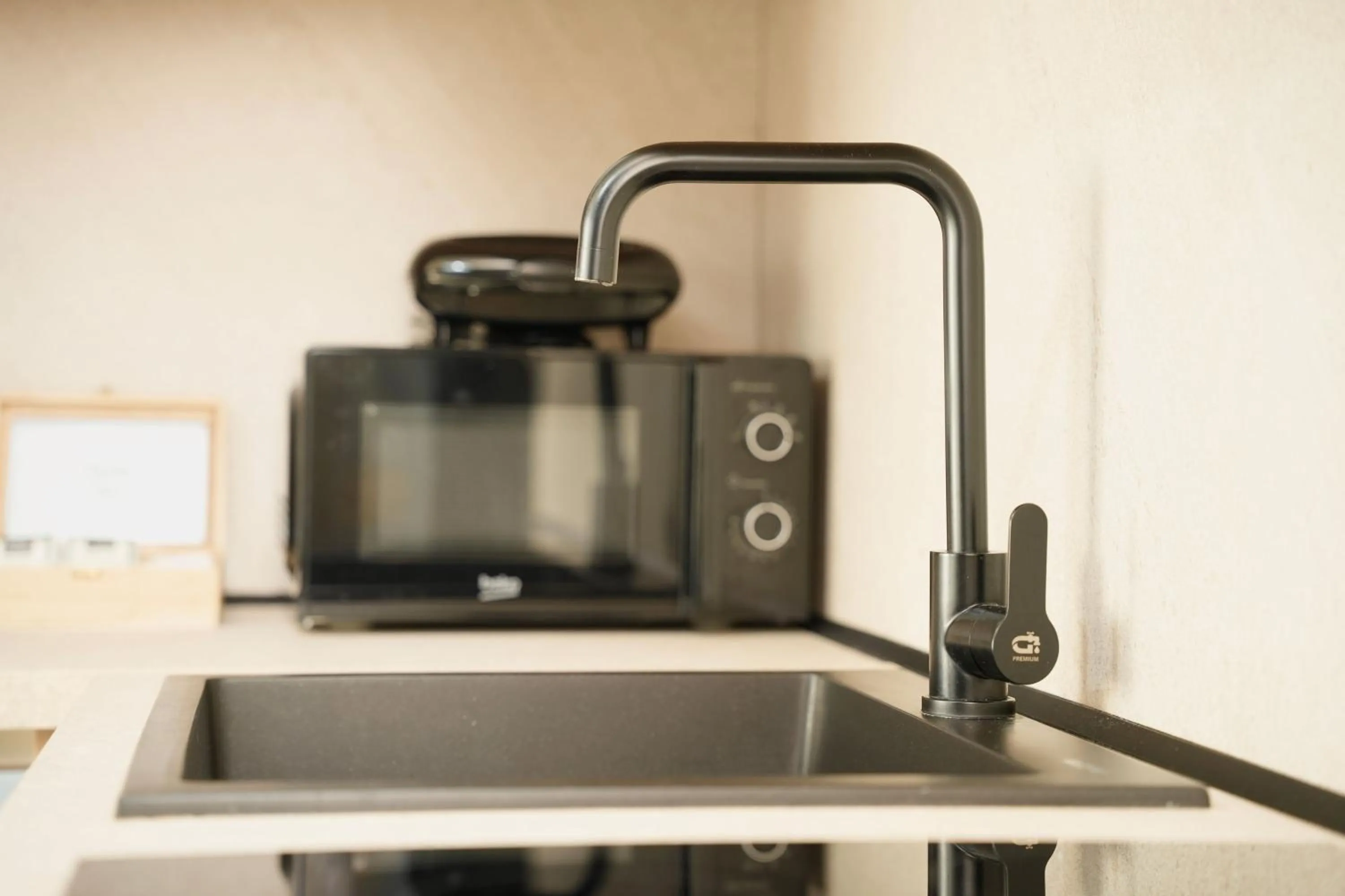 Kitchen or kitchenette in Ambassador Skyline Apartments