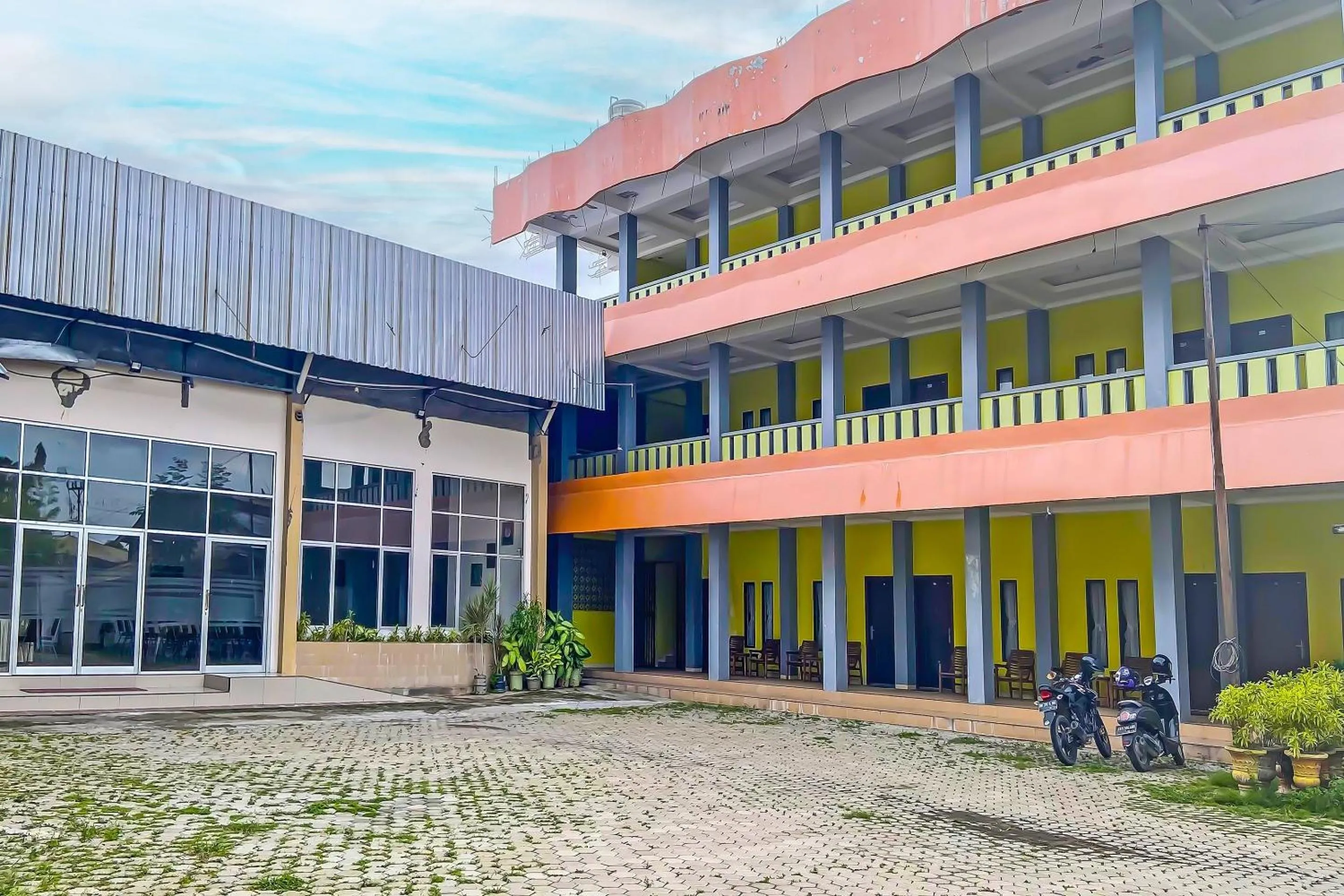 Facade/entrance in Hotel O Gajah Mada Indah
