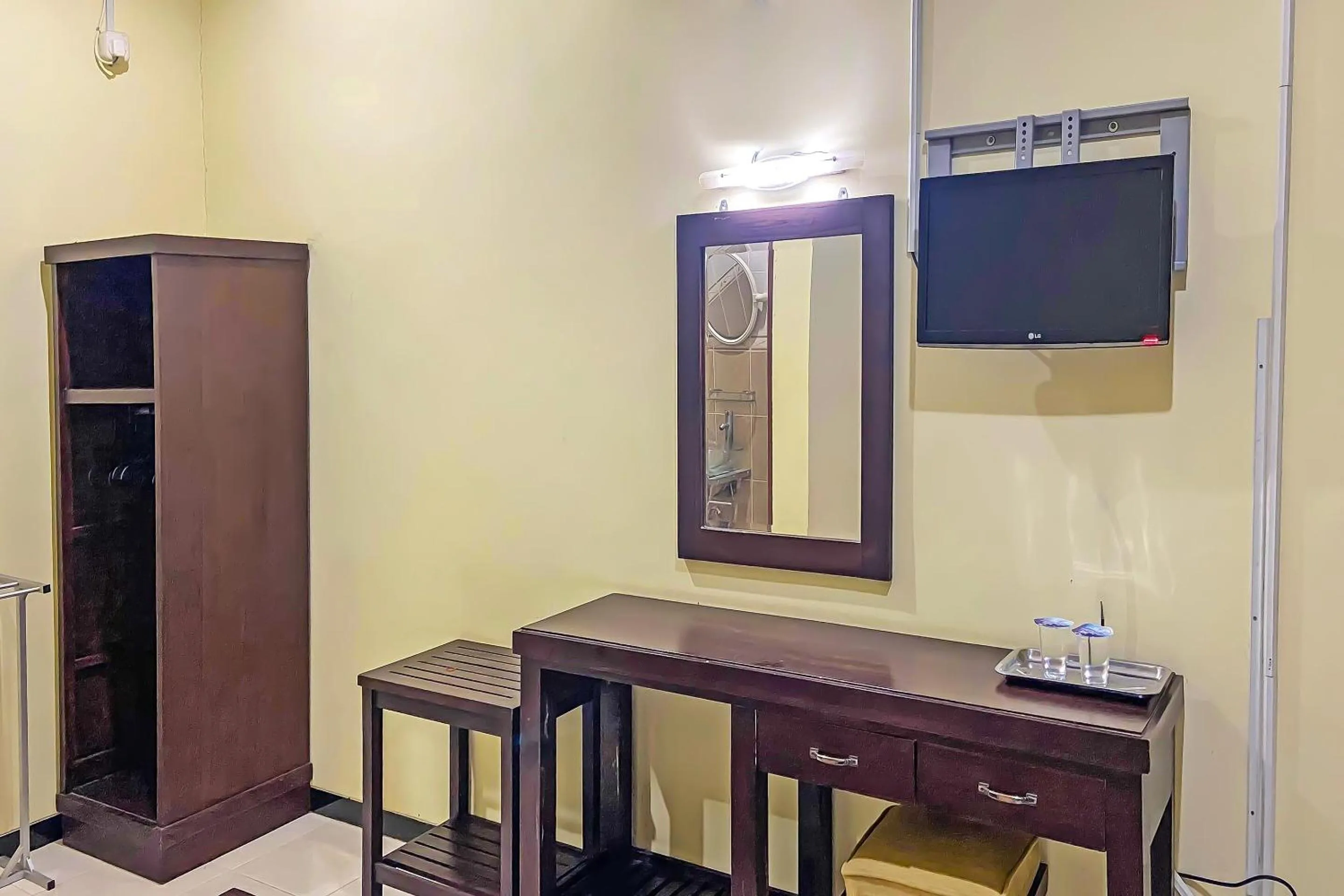 Bedroom in Hotel O Gajah Mada Indah