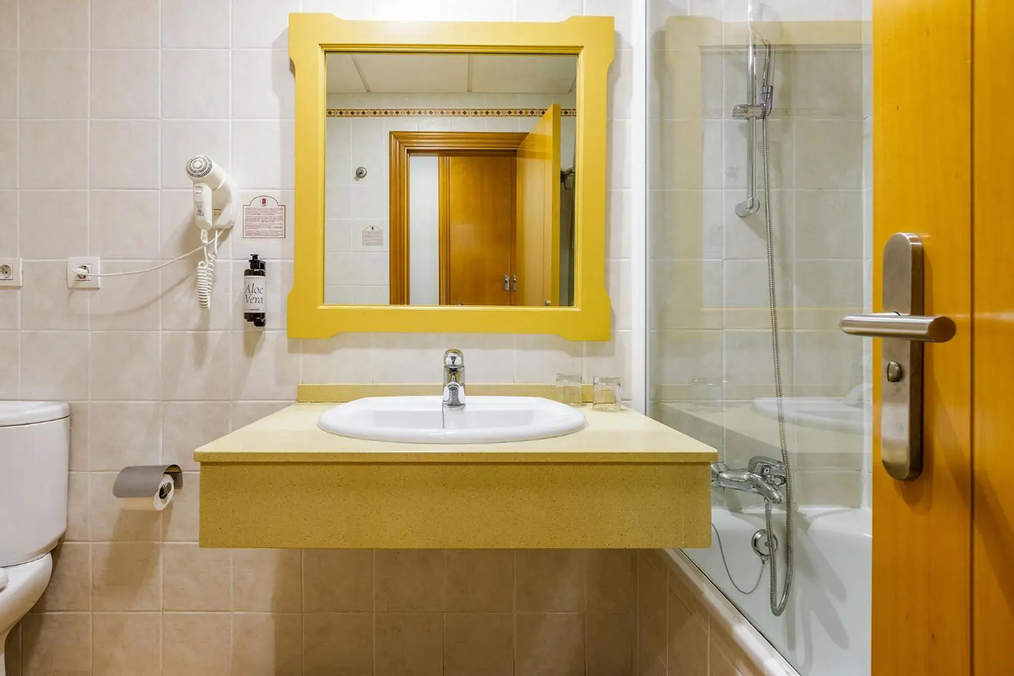 Double Room with Terrace in Hotel Almijara - Mares Double Room with Terrace in Hotel Almijara - Mares