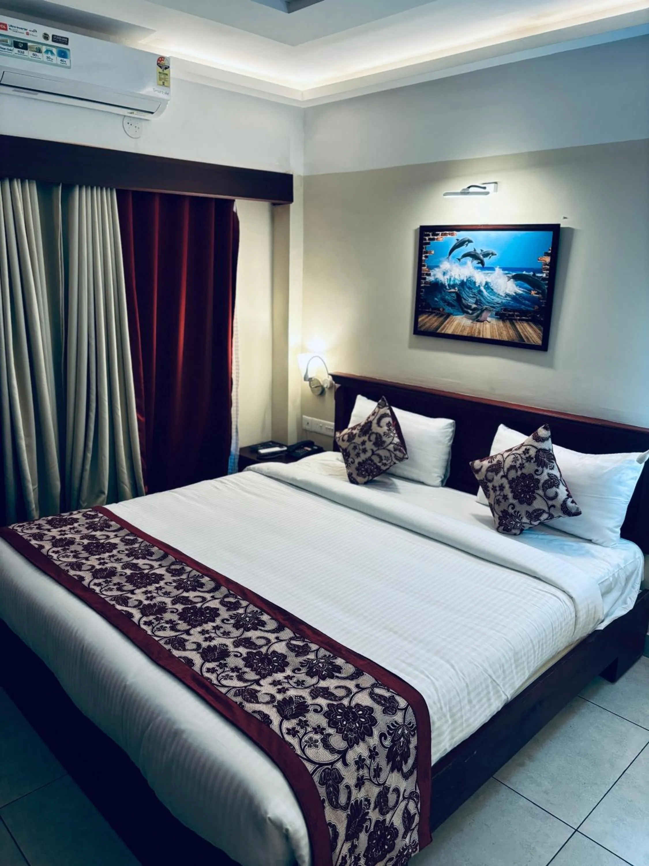 Photo of the whole room, Bed in Hotel Seven Hills