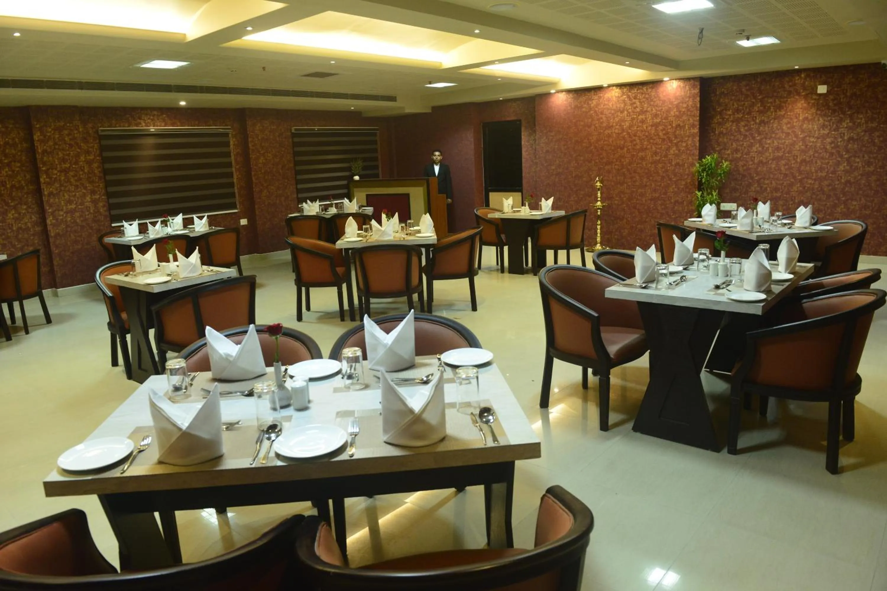 Restaurant/places to eat in Hotel Seven Hills