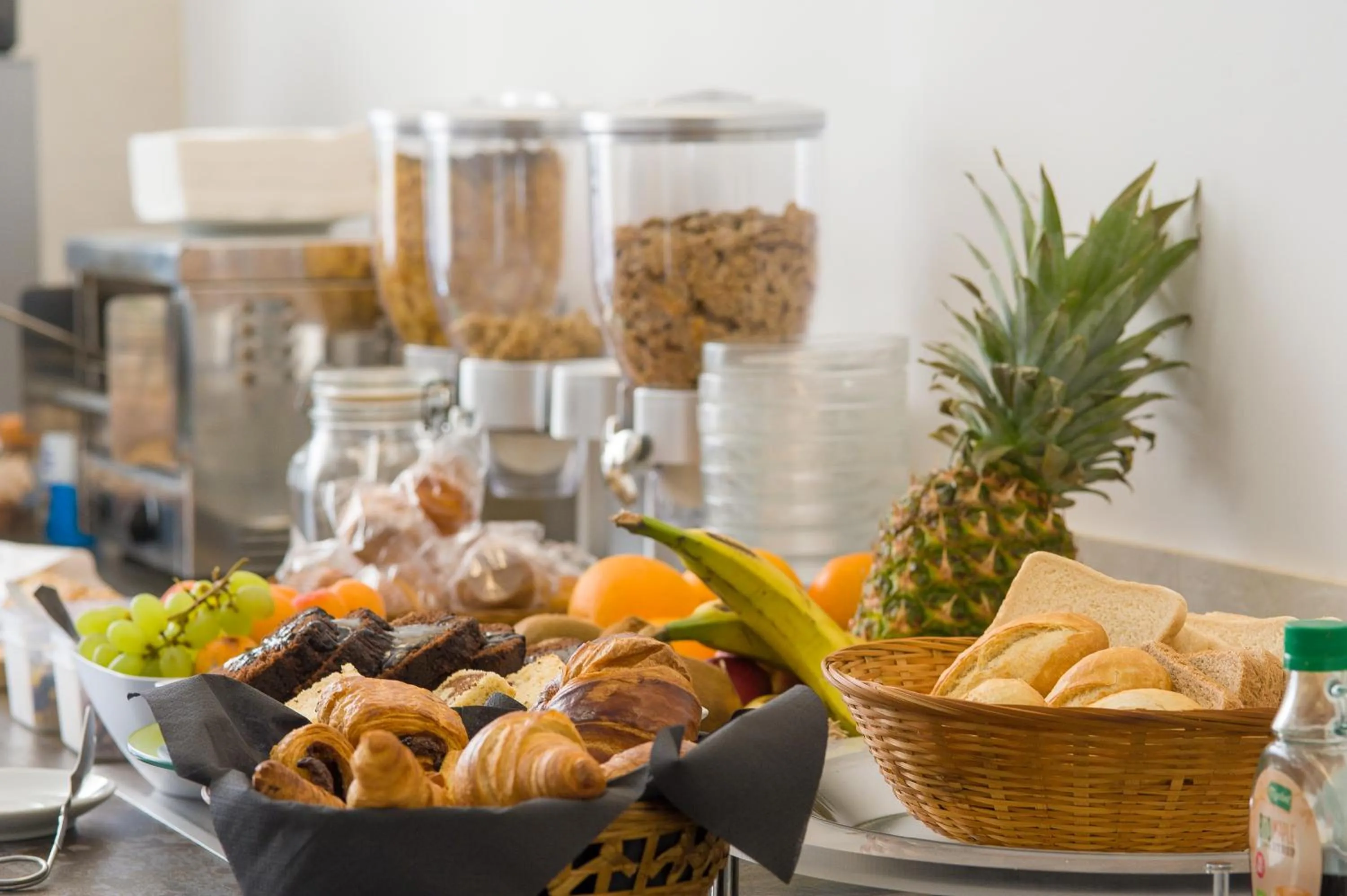 Restaurant/places to eat in Hotel Marfil