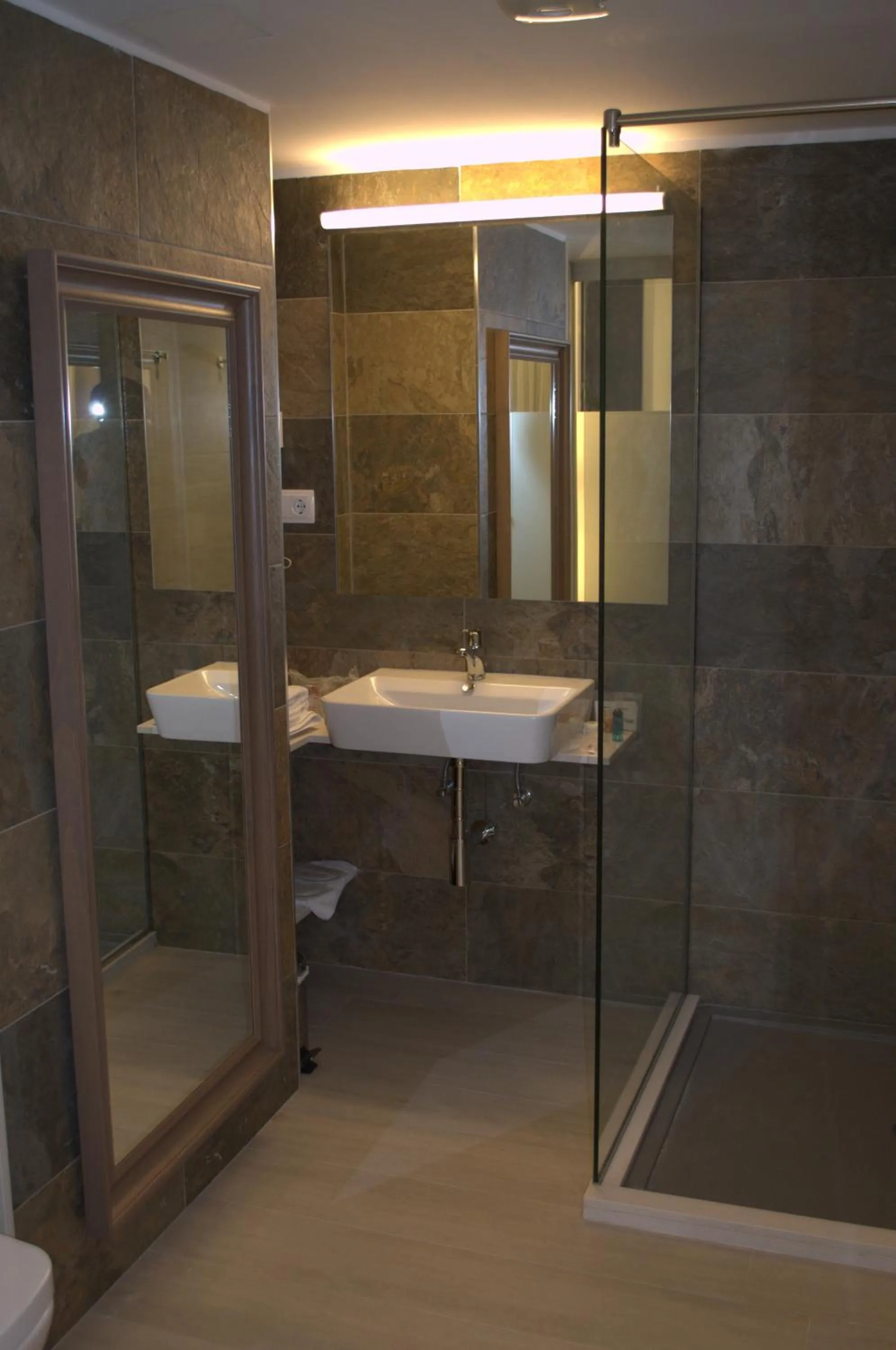 Bathroom in Hotel Marfil