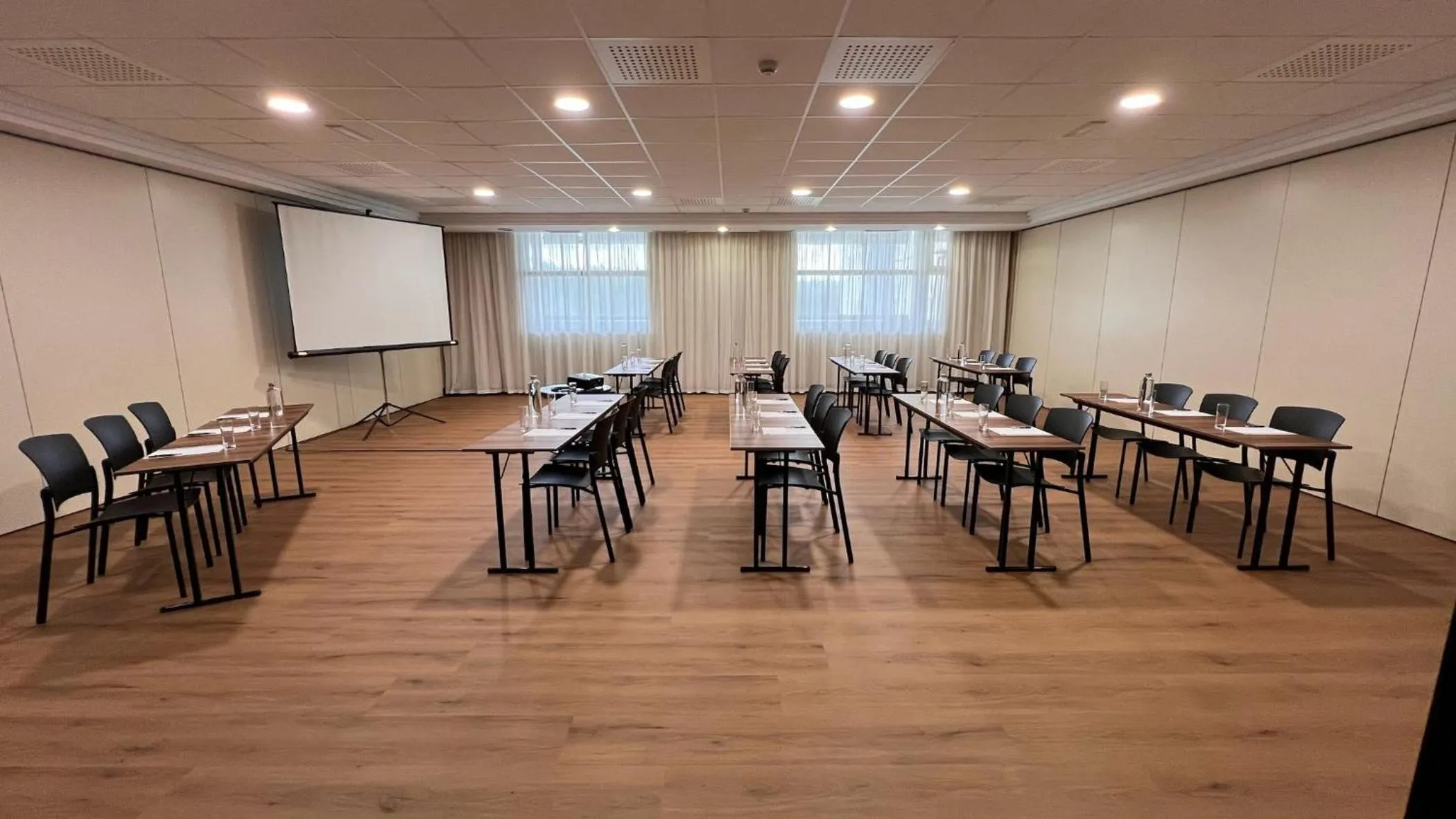 Meeting/conference room in Oca Puerta del Camino Hotel