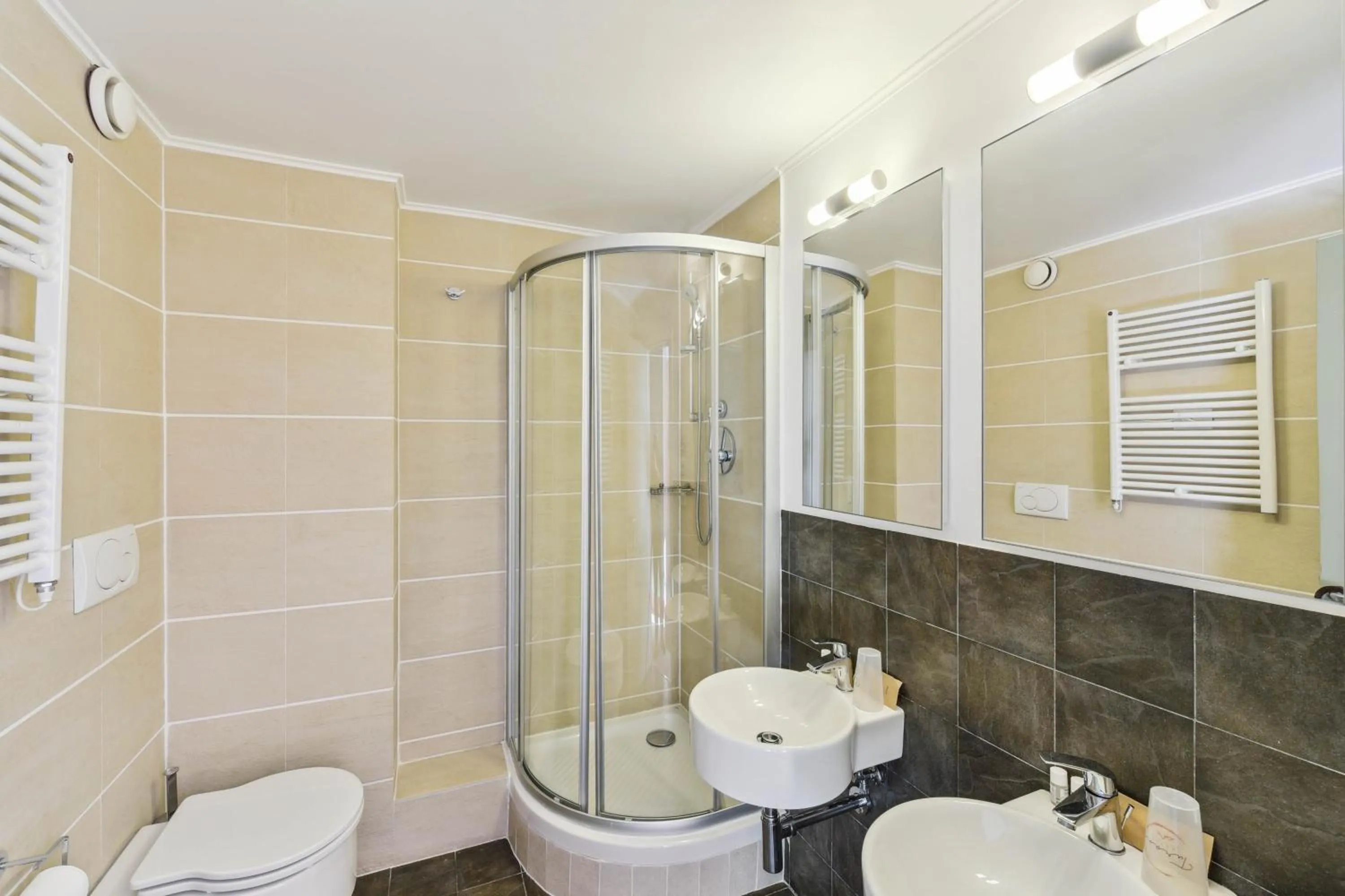 Shower in Hotel Turan & Spa