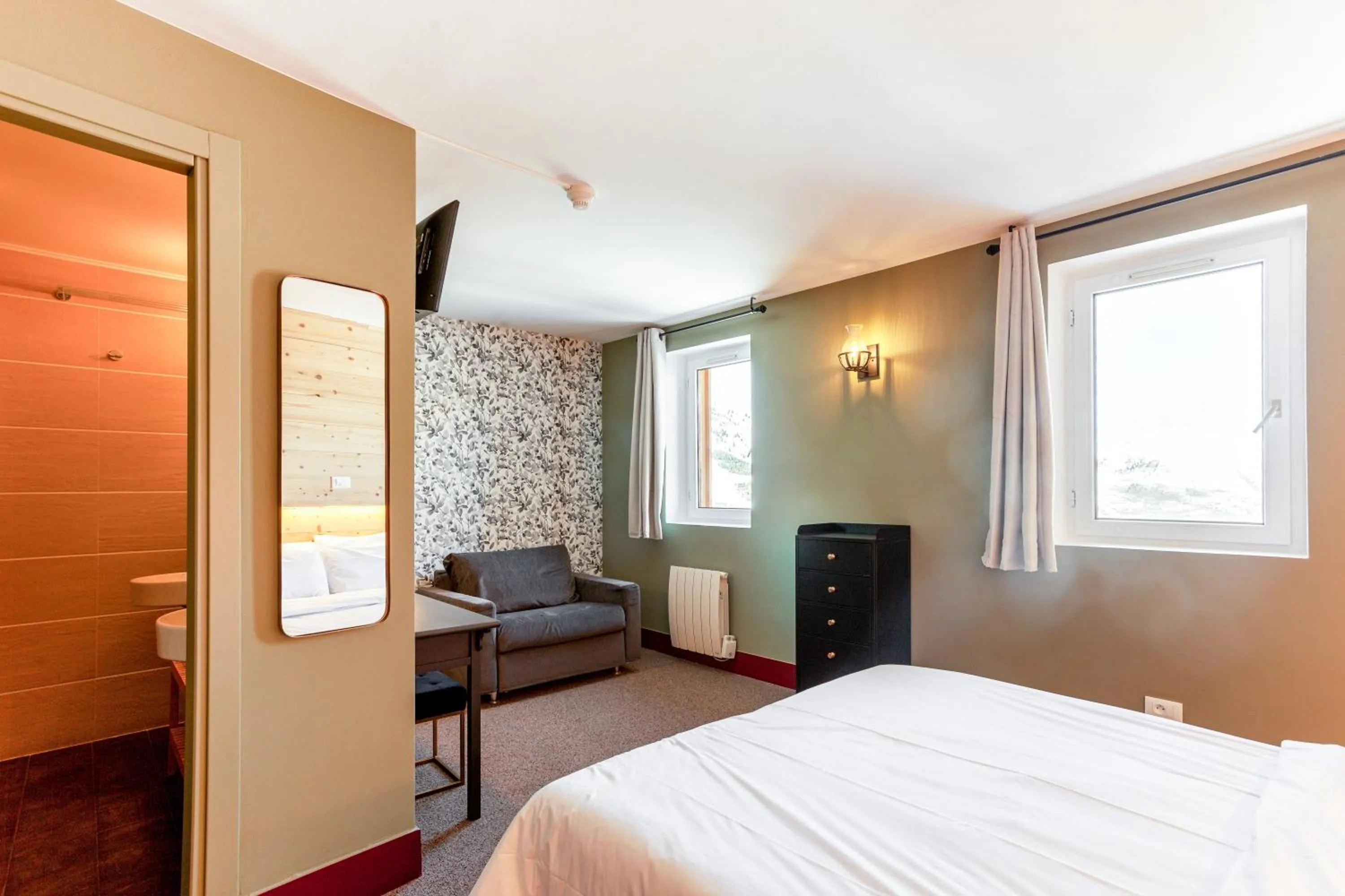 Photo of the whole room, Bed in Hotel Turan & Spa