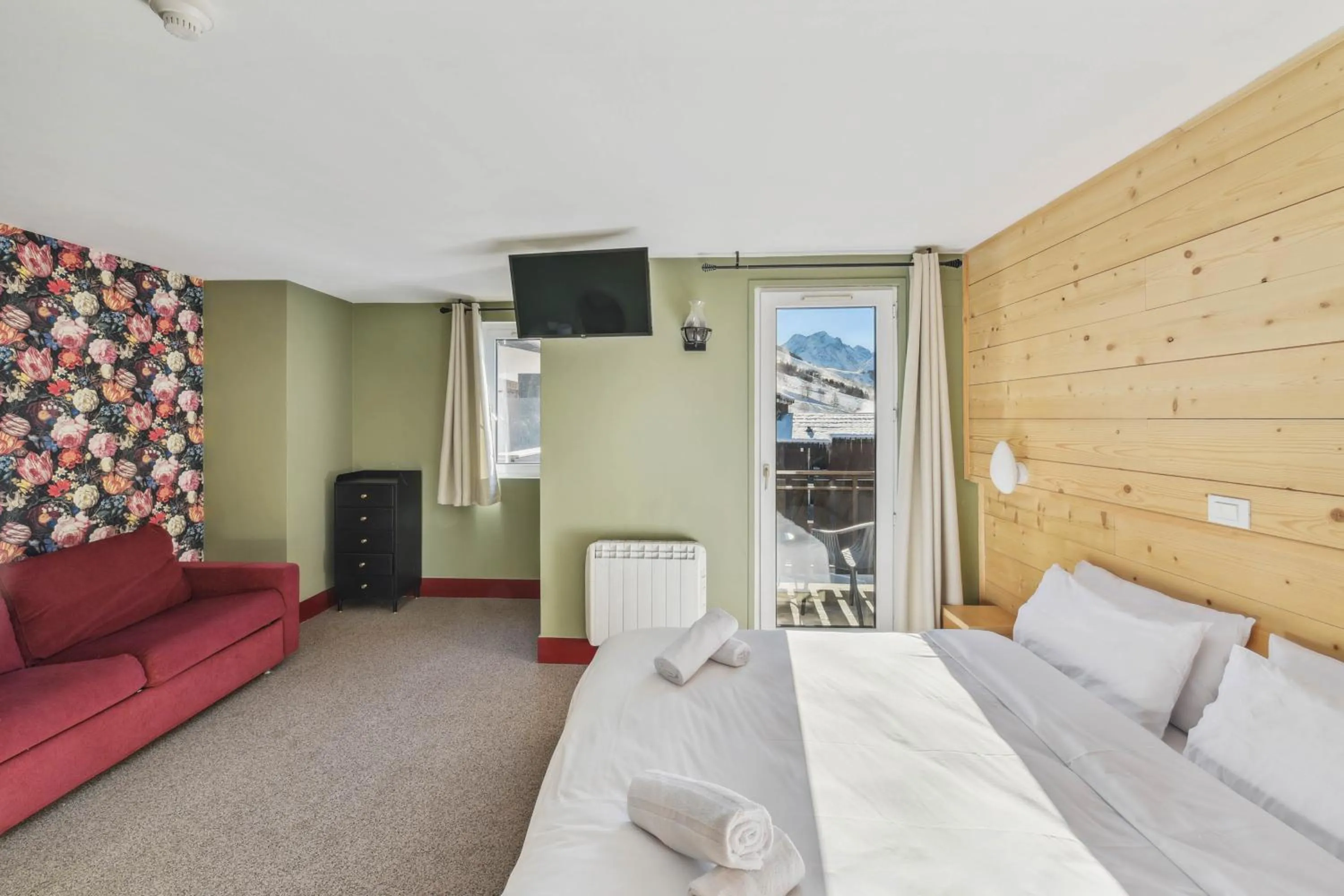 Bed in Hotel Turan & Spa