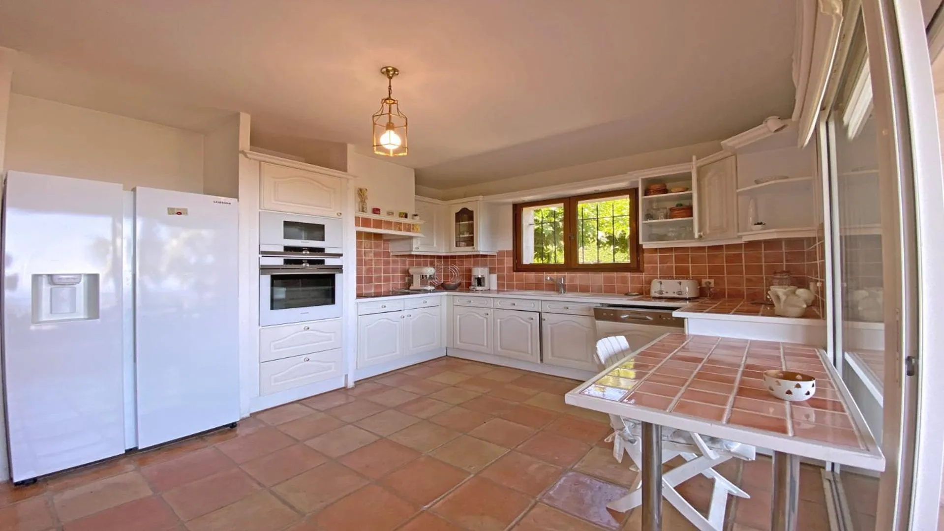 Kitchen or kitchenette in Villa Lisuzem