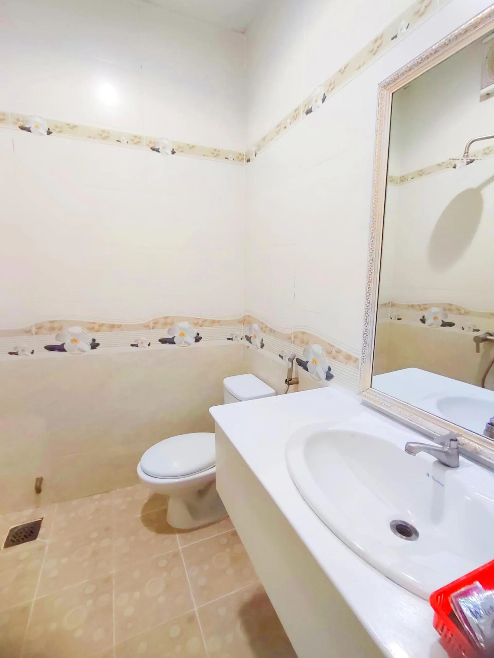 Bathroom in Sao Mai Hotel Can Tho
