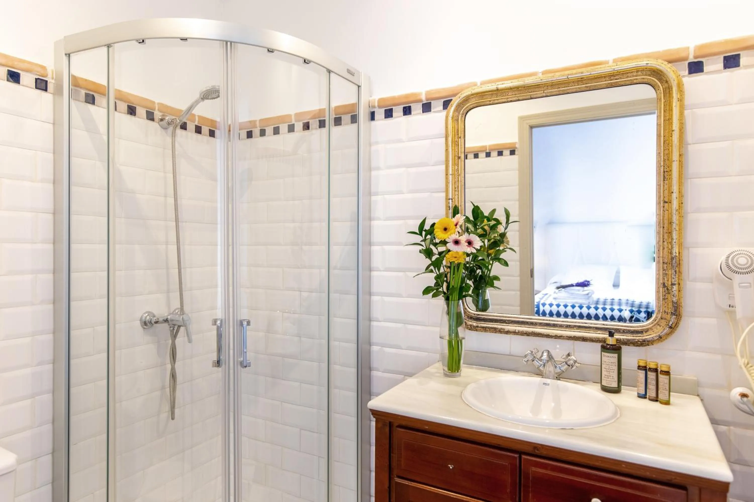 Shower in Art Boutique Hotel Chamarel