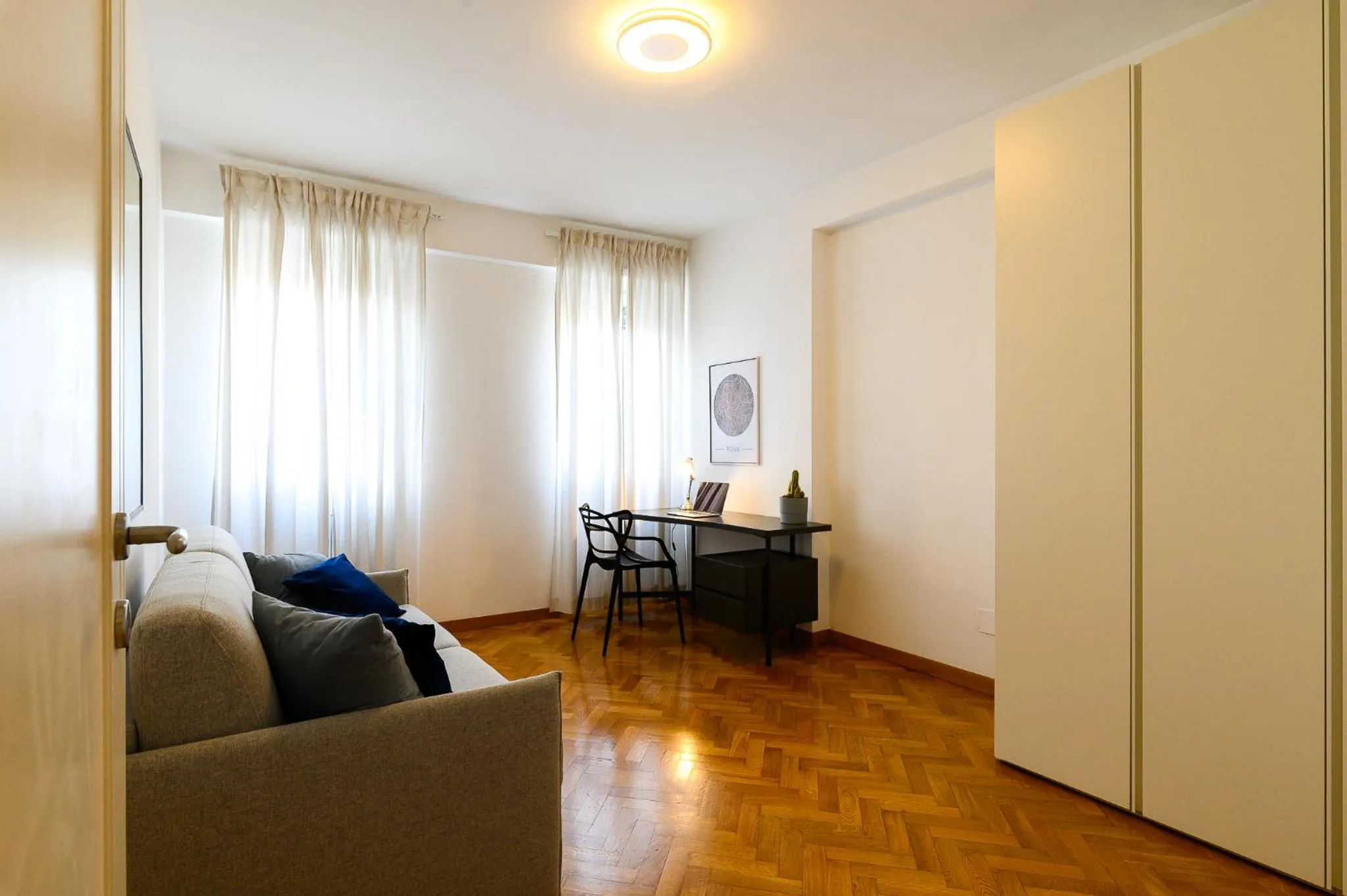 Seating area in Peaceful Penthouse with Garage by NDP rent