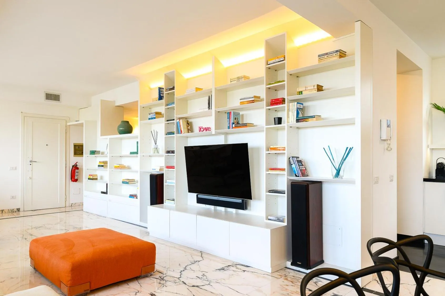 TV and multimedia in Peaceful Penthouse with Garage by NDP rent