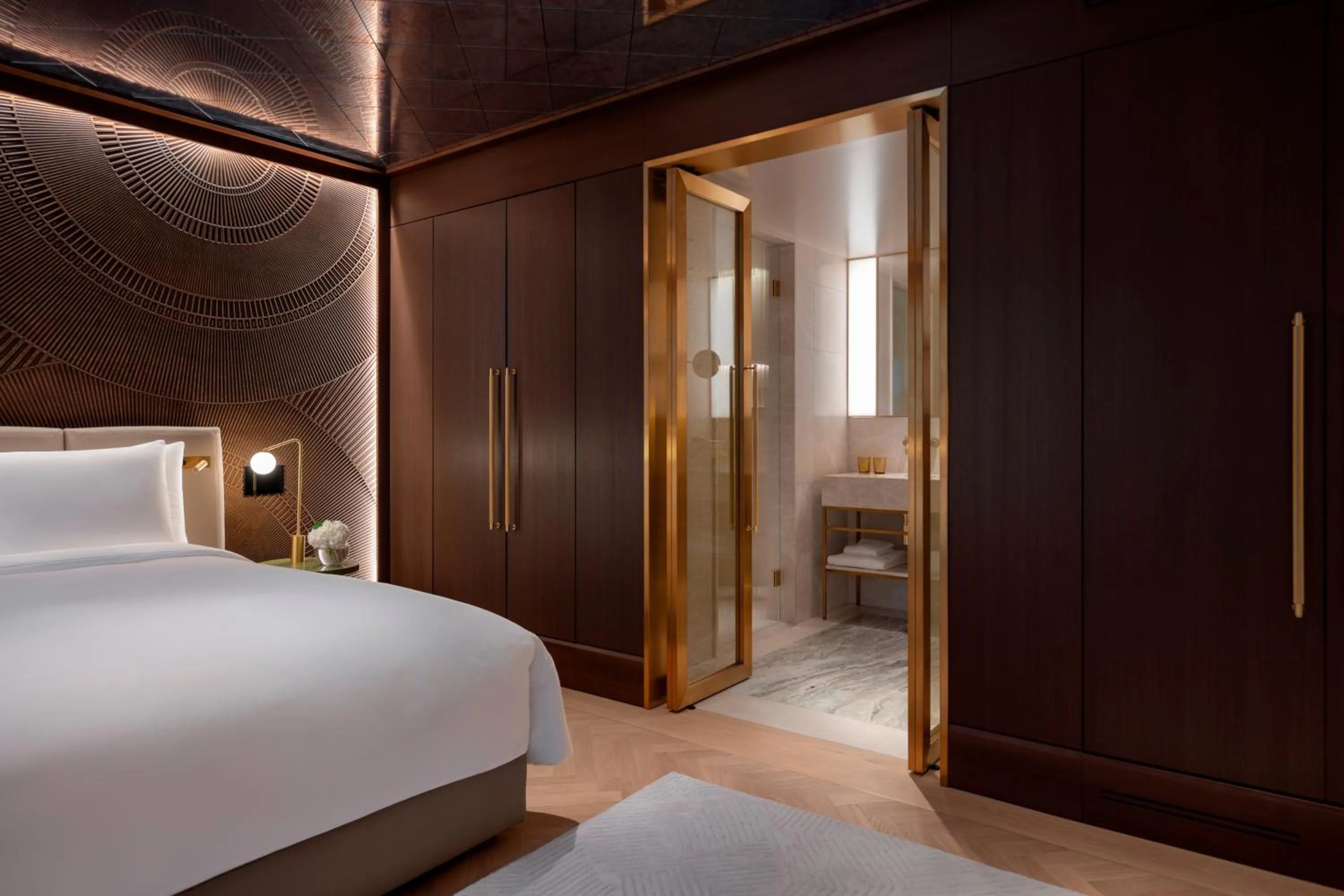 Photo of the whole room, Bed in Almanac Palais Vienna