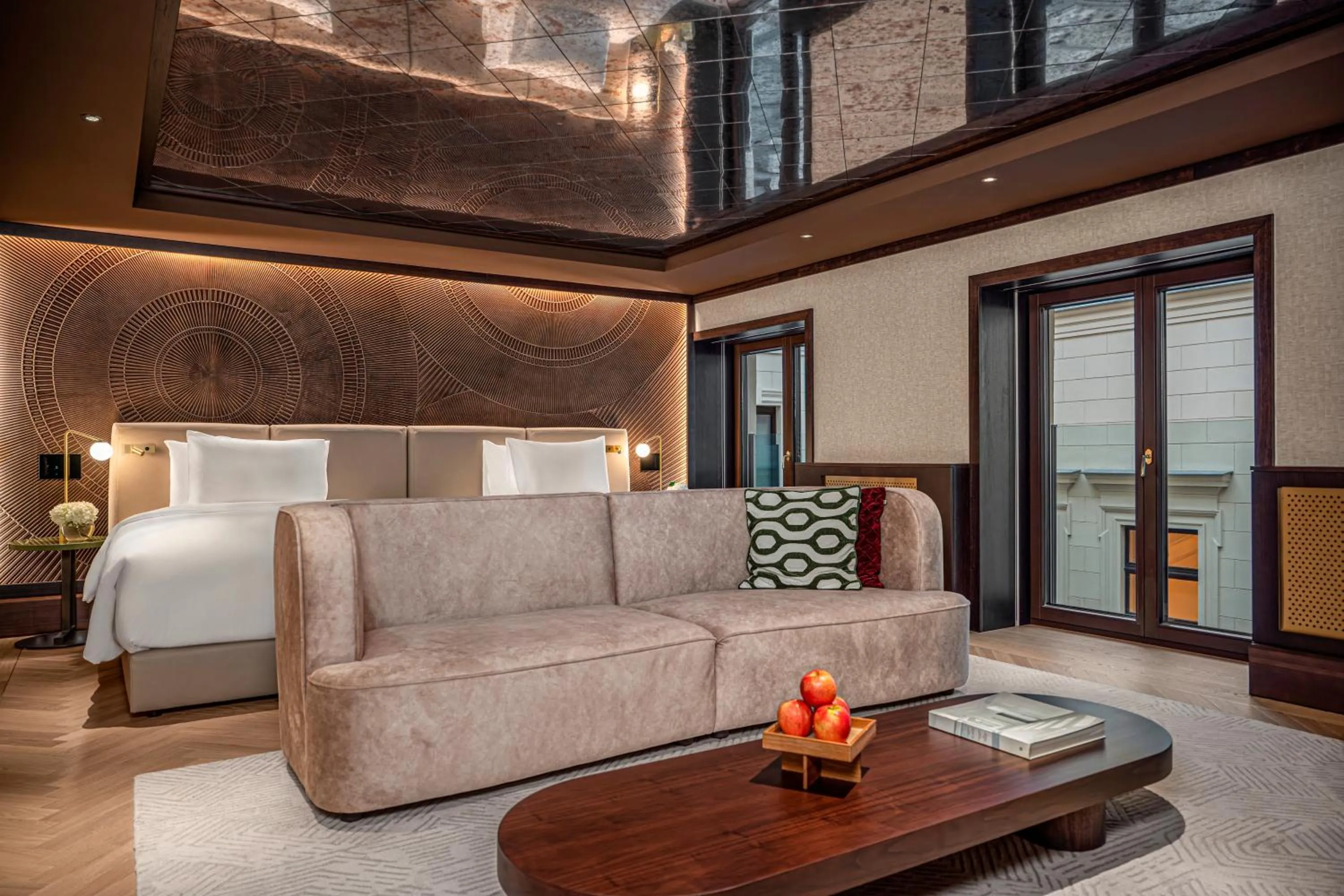 Photo of the whole room, Bed in Almanac Palais Vienna