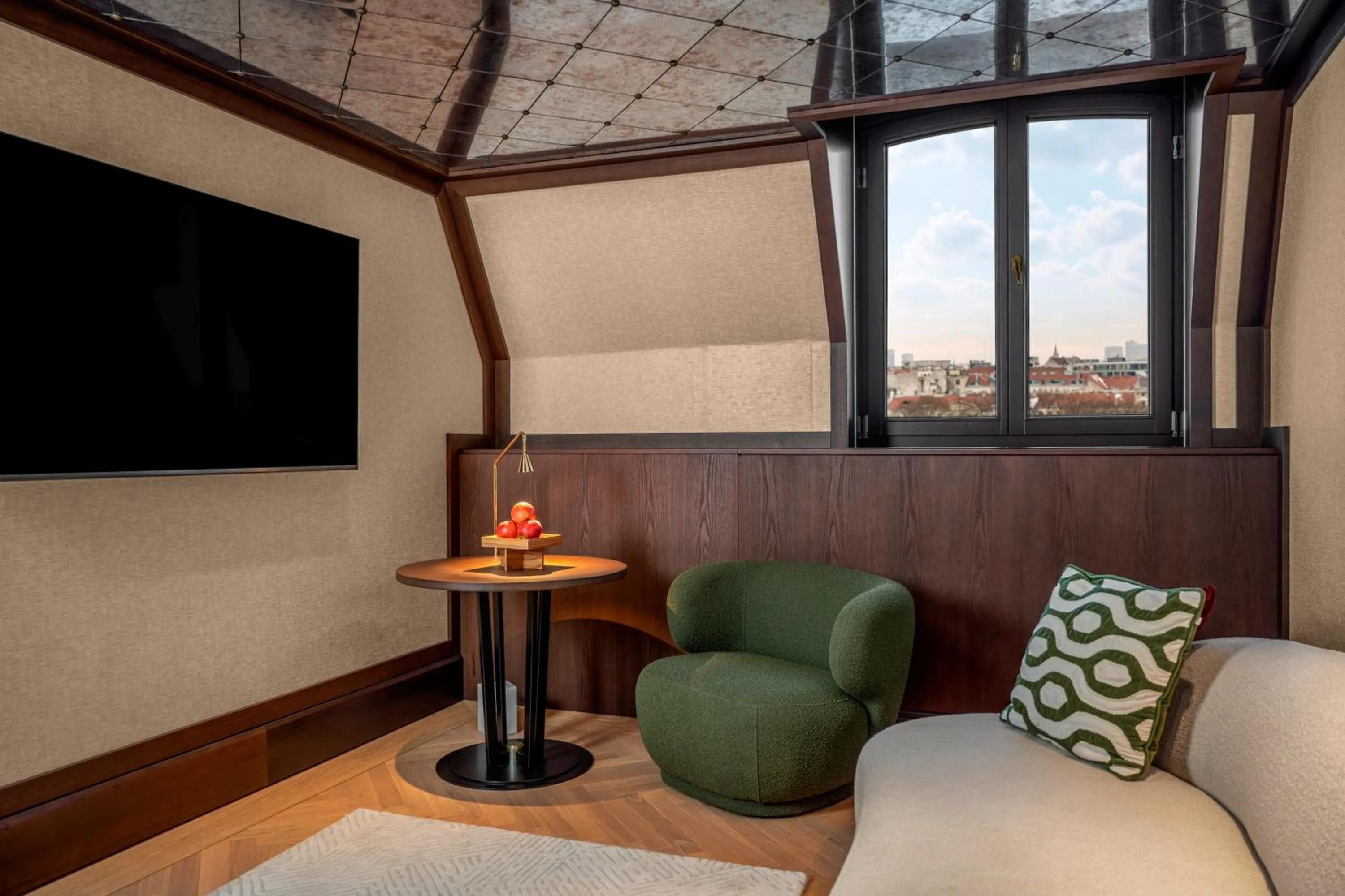 Photo of the whole room in Almanac Palais Vienna