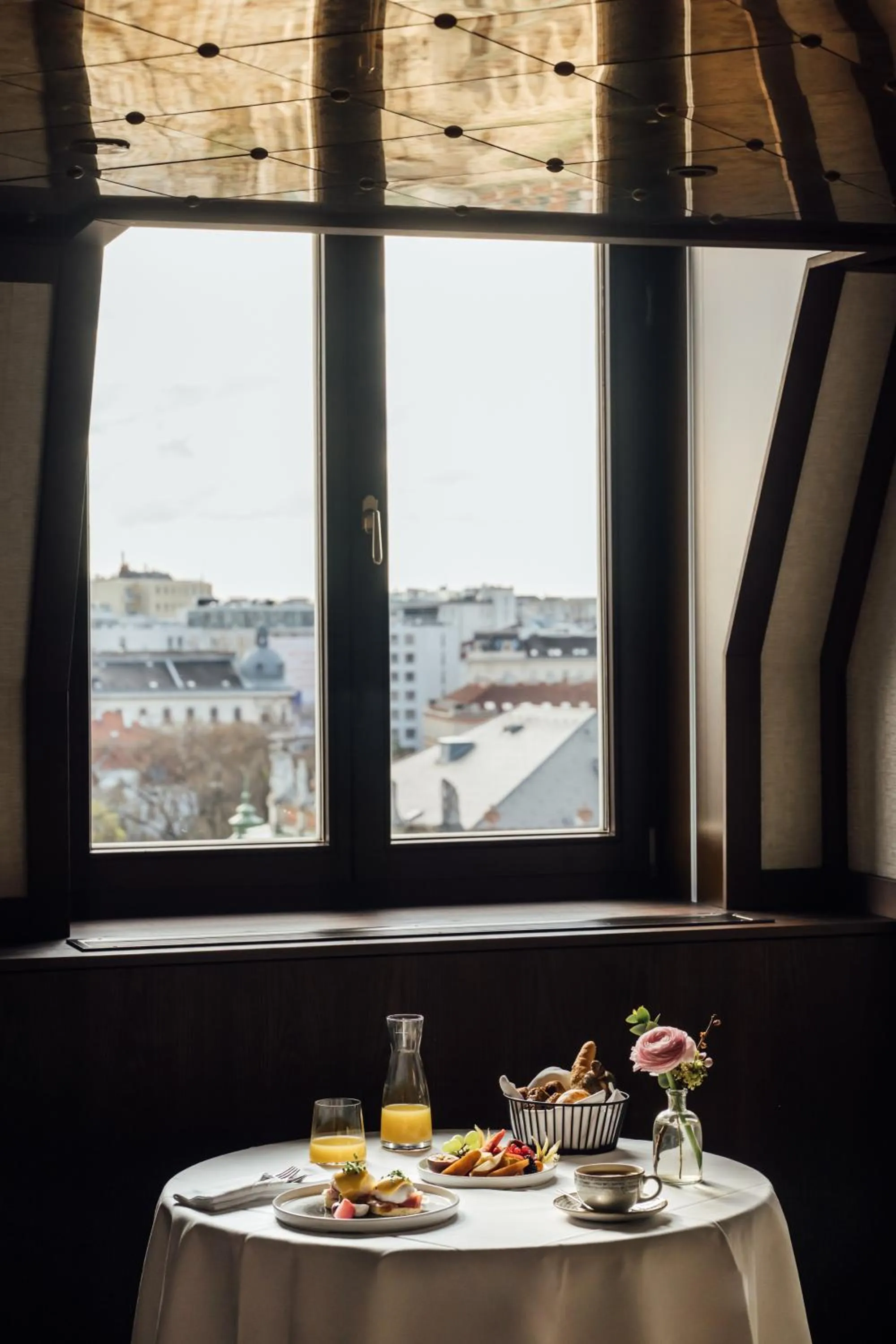 Photo of the whole room in Almanac Palais Vienna