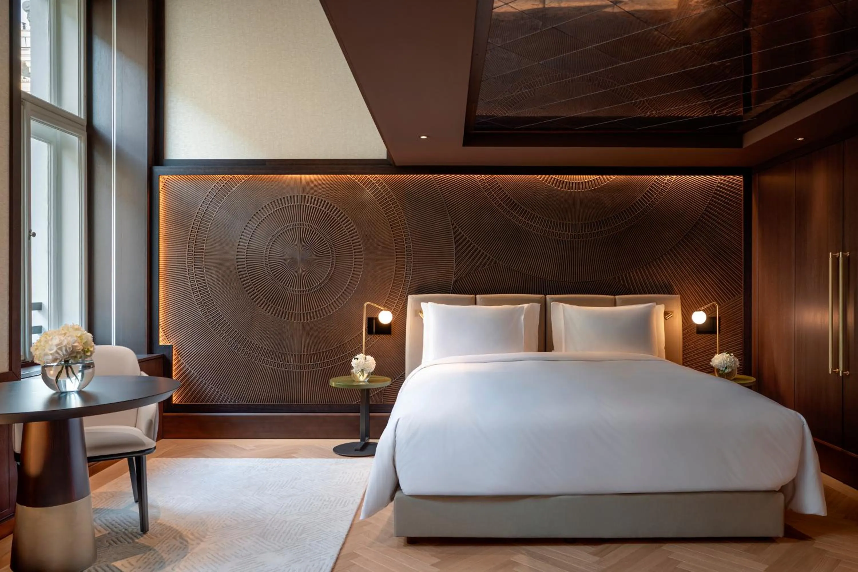 Photo of the whole room, Bed in Almanac Palais Vienna