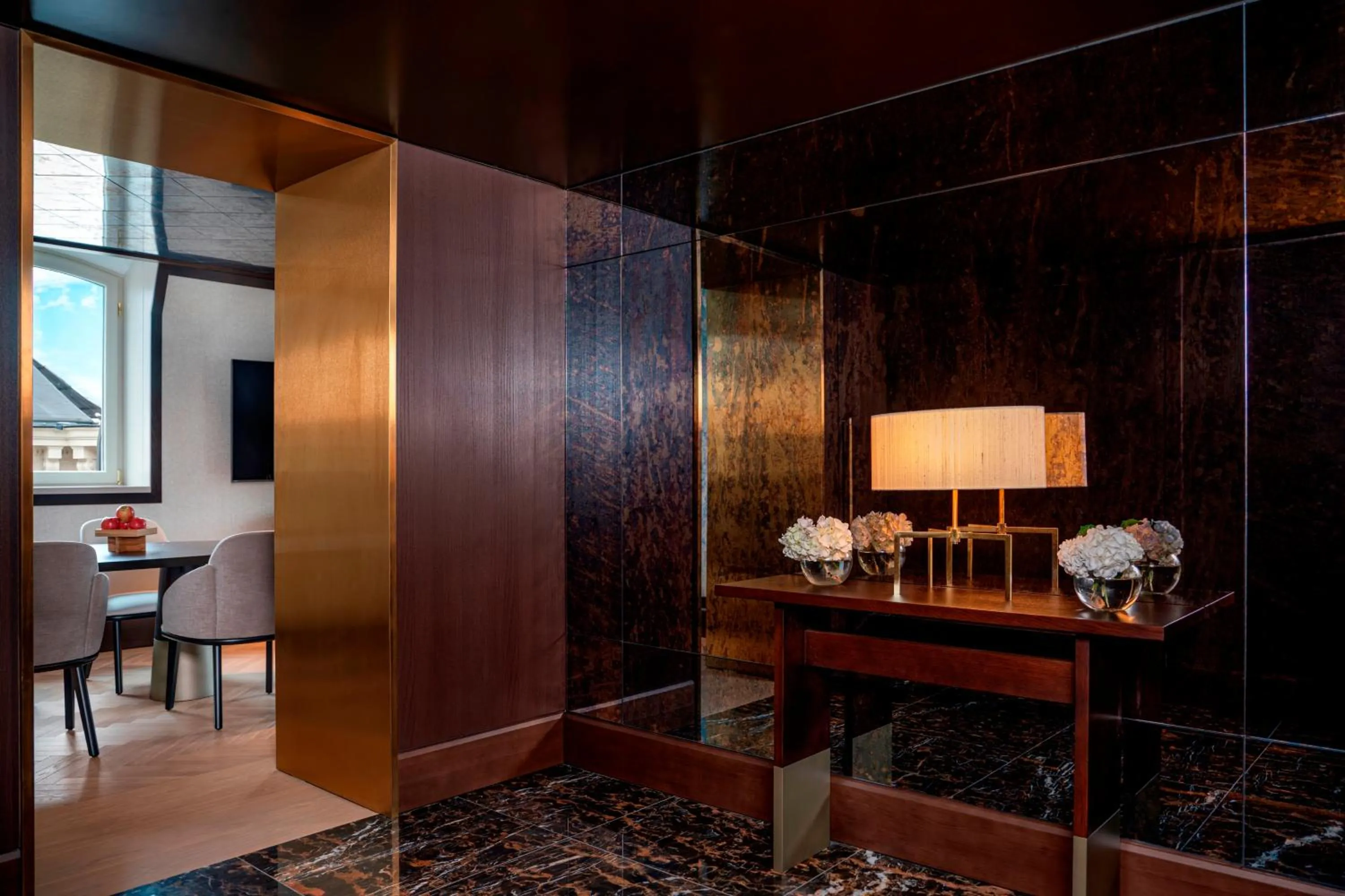 Photo of the whole room in Almanac Palais Vienna