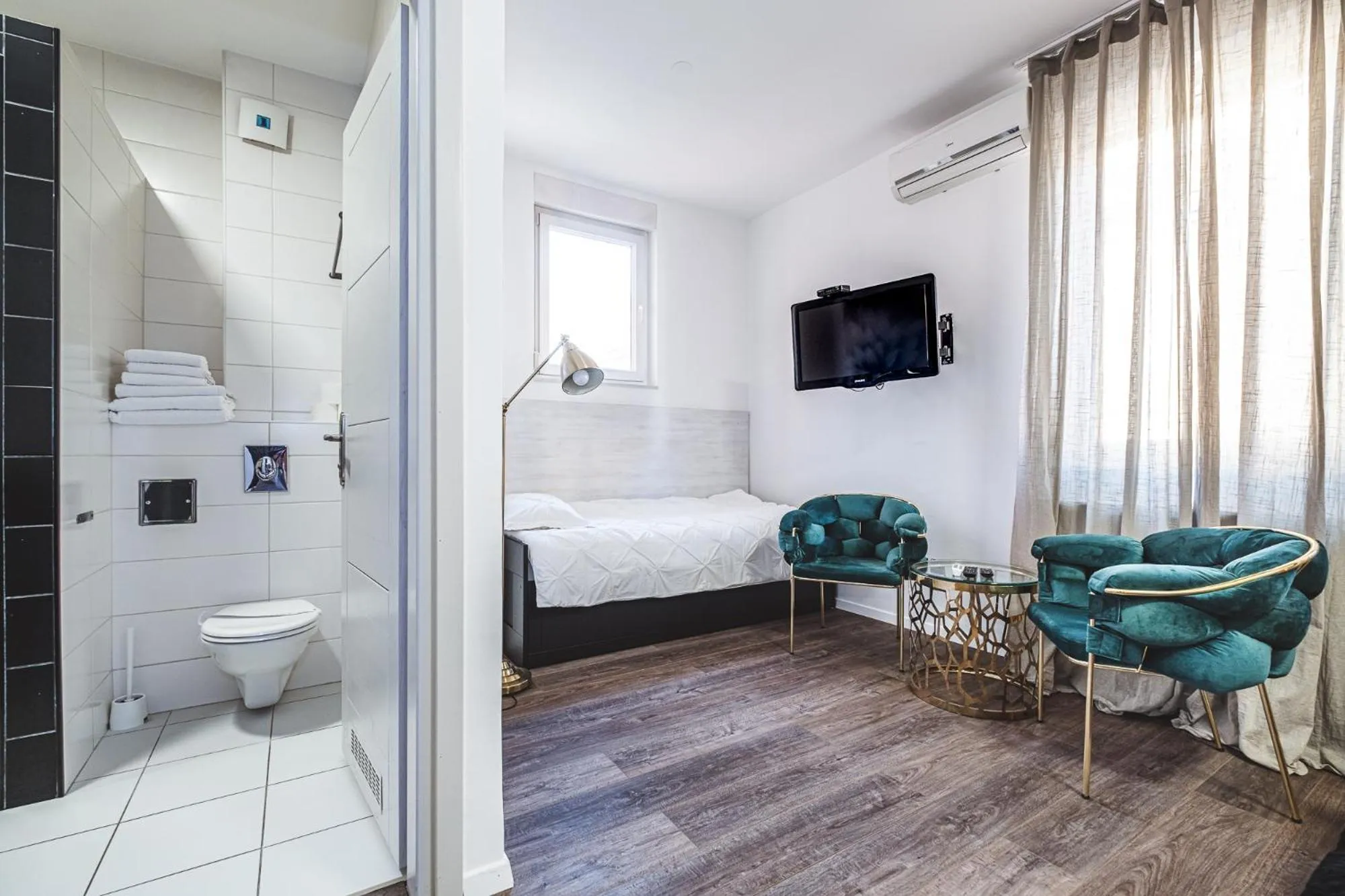 Toilet, Bed in National Plus