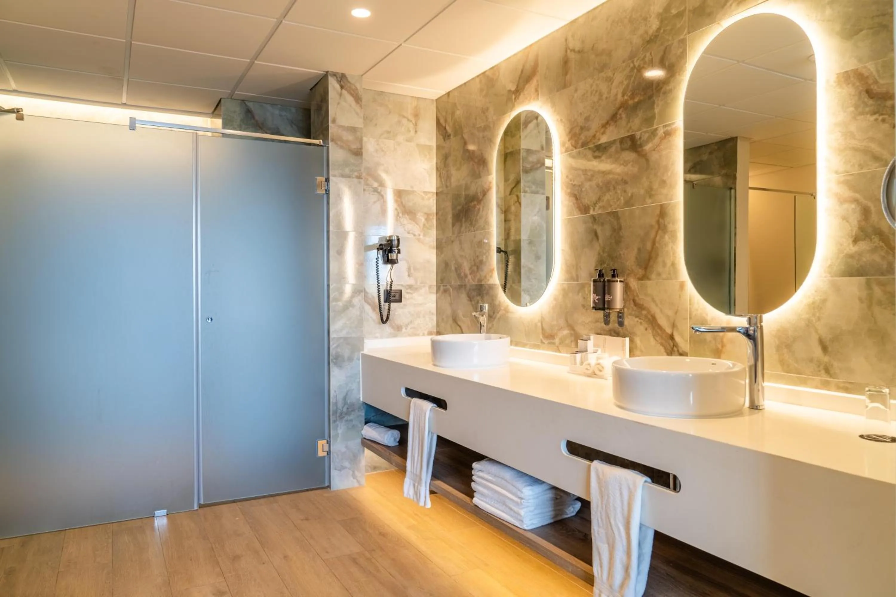 Bathroom in Serenade All Suites - Adults Only Resort