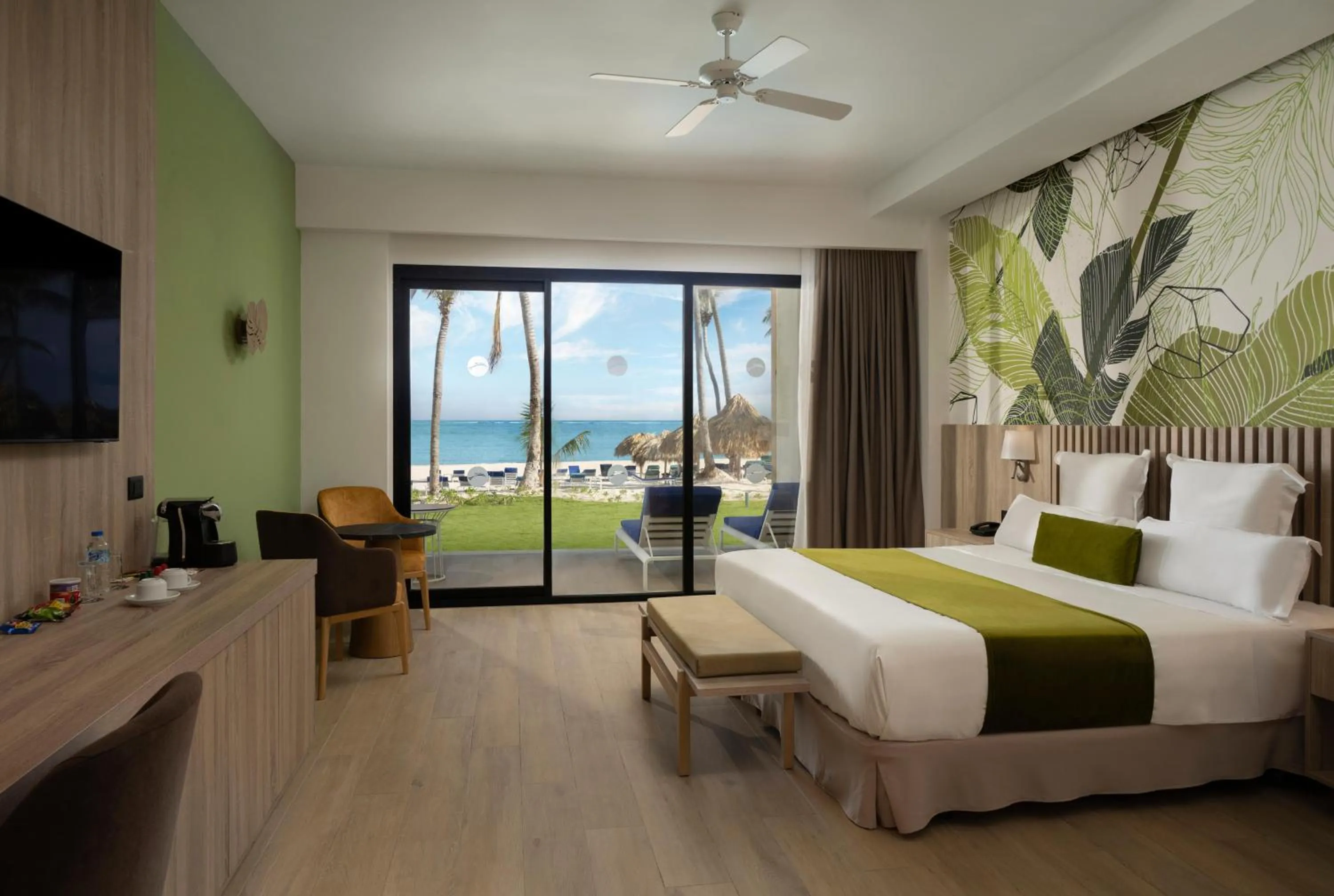 Bed in Serenade All Suites - Adults Only Resort