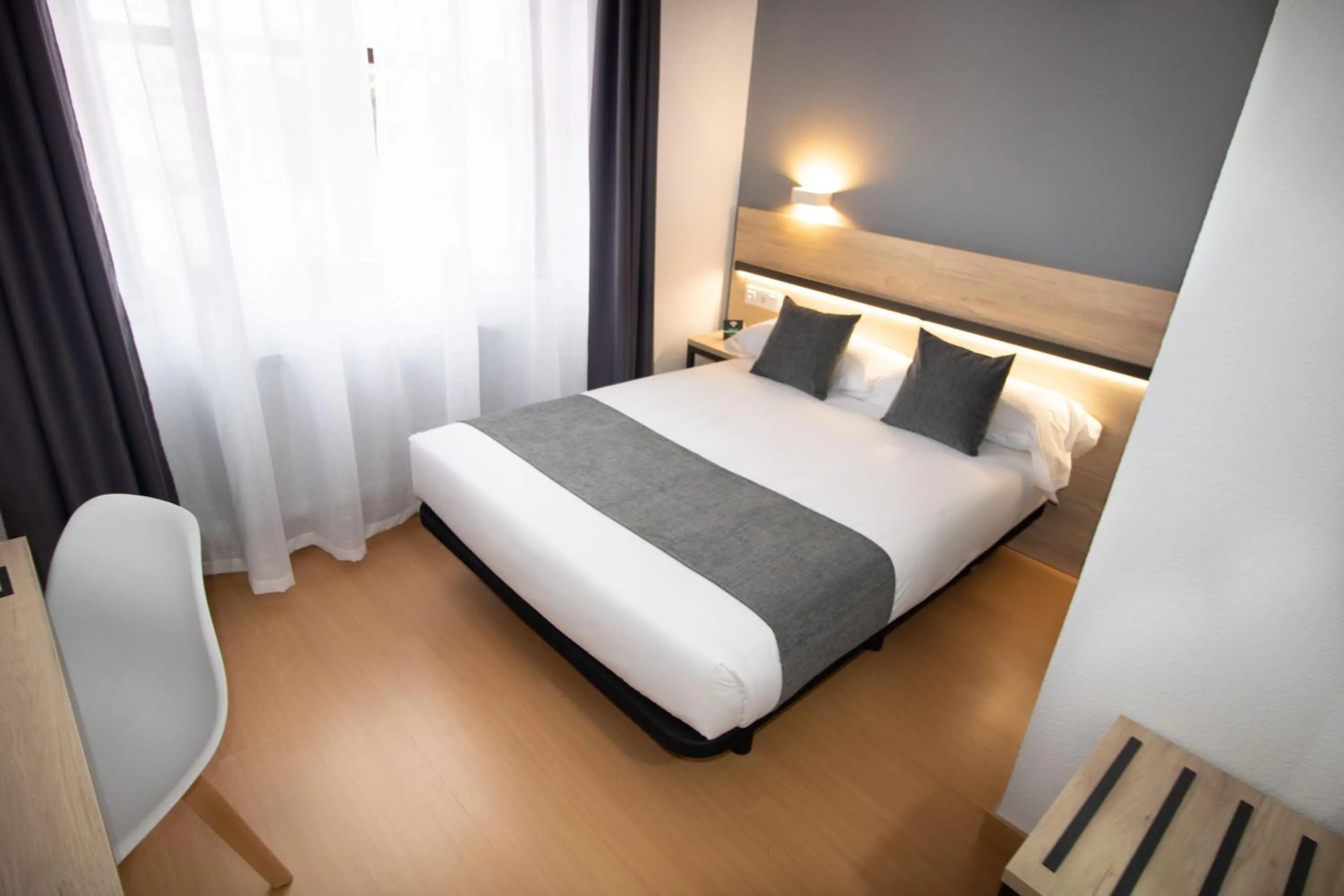 Photo of the whole room, Bed in Alda Puerto Seco