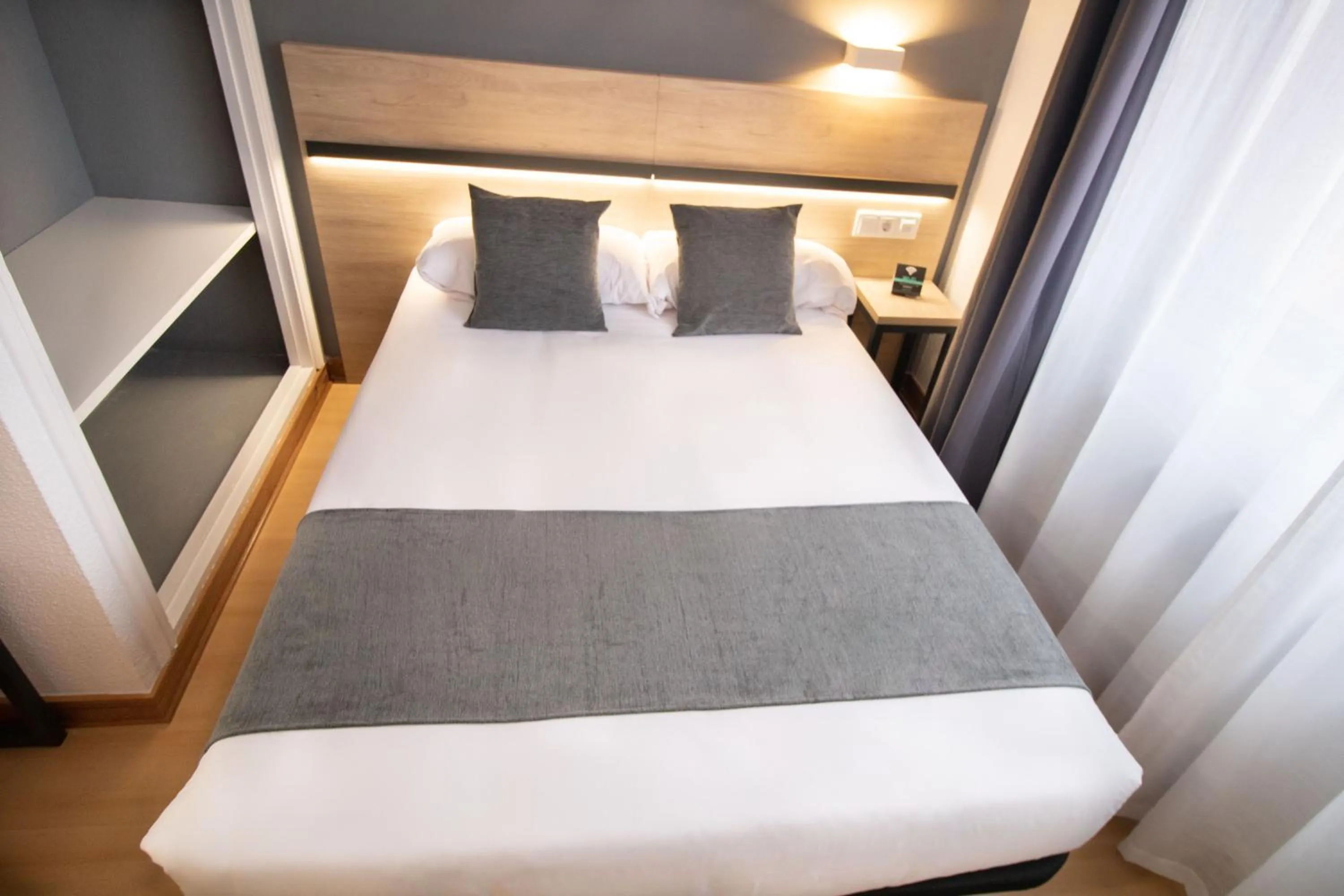 Photo of the whole room, Bed in Alda Puerto Seco