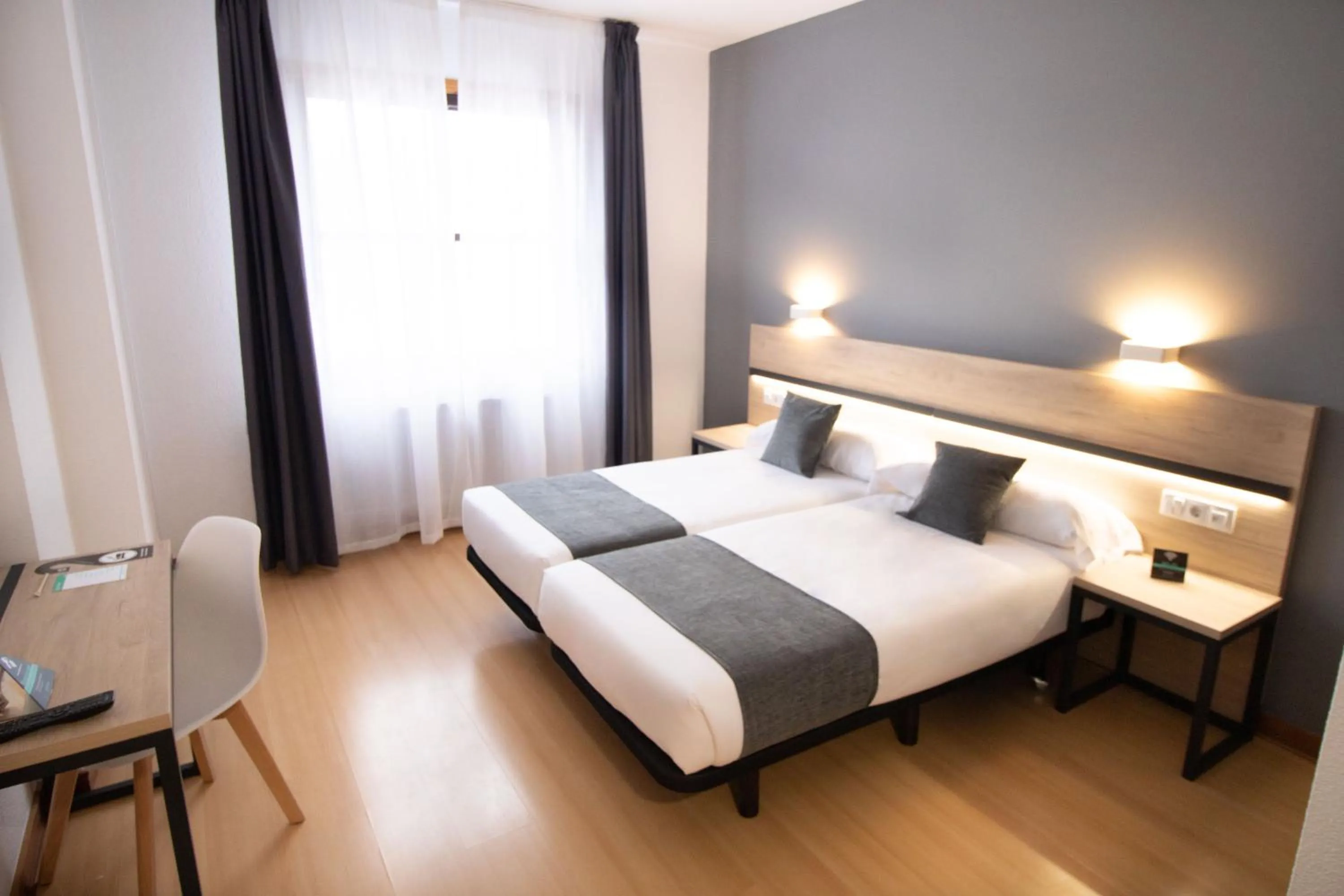 Photo of the whole room, Bed in Alda Puerto Seco