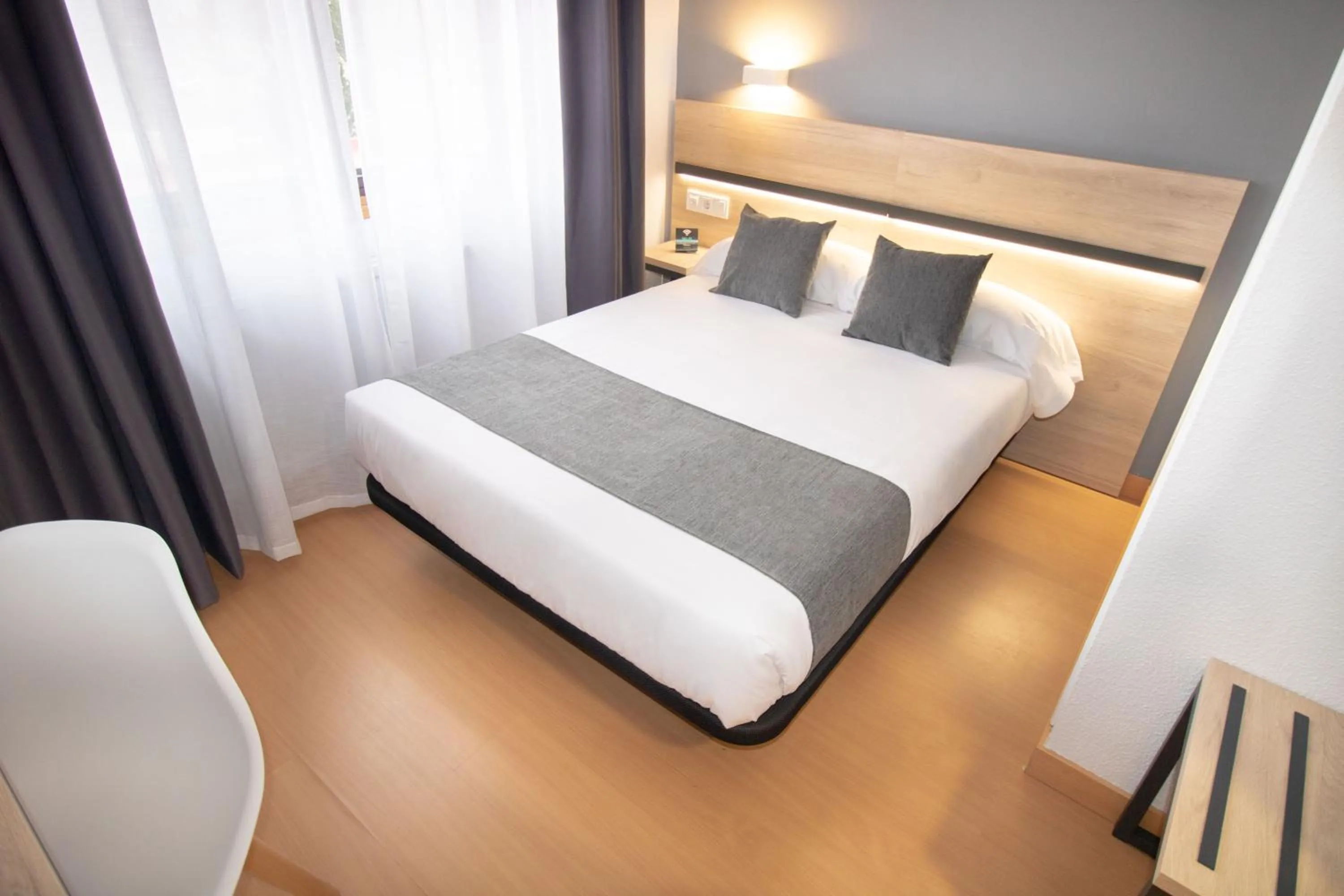 Photo of the whole room, Bed in Alda Puerto Seco