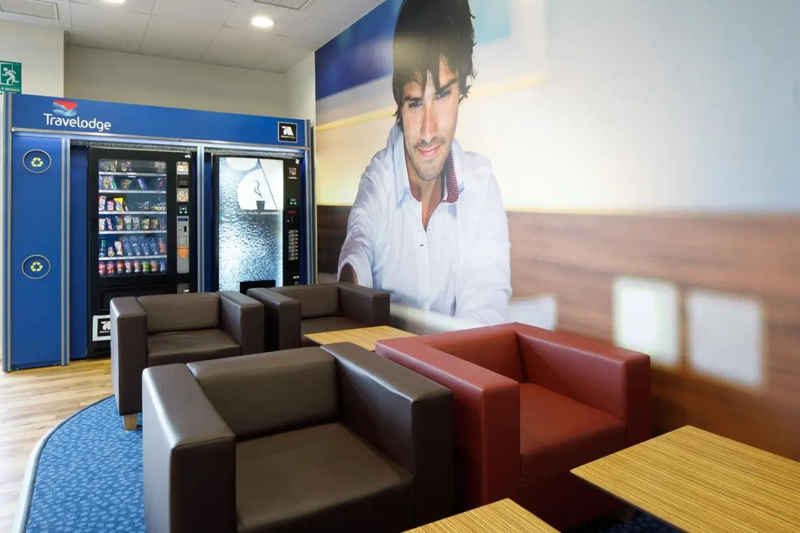 Lobby or reception in Travelodge Barcelona Fira Lobby or reception in Travelodge Barcelona Fira