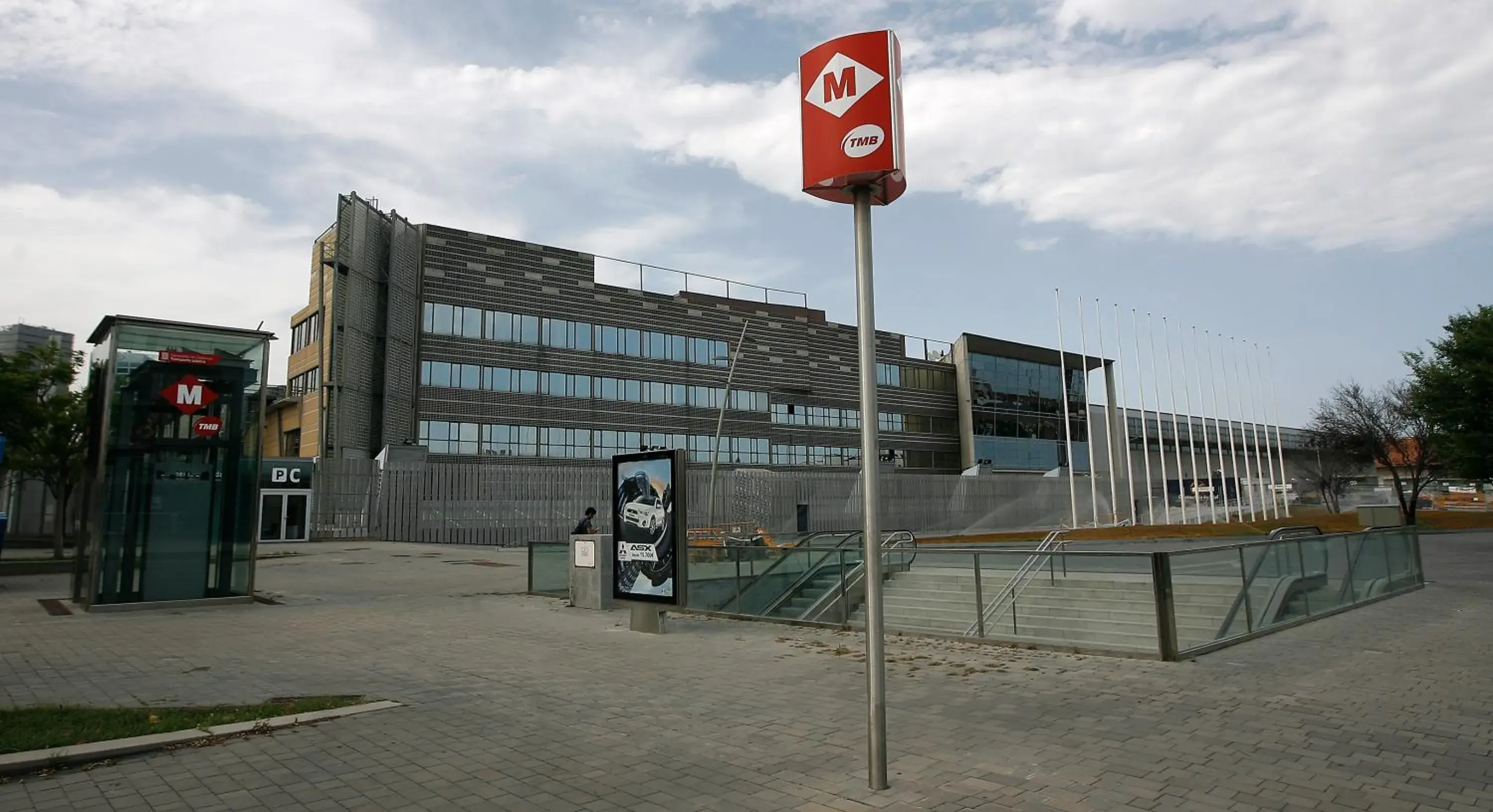 Property building in Travelodge Barcelona Fira Property building in Travelodge Barcelona Fira