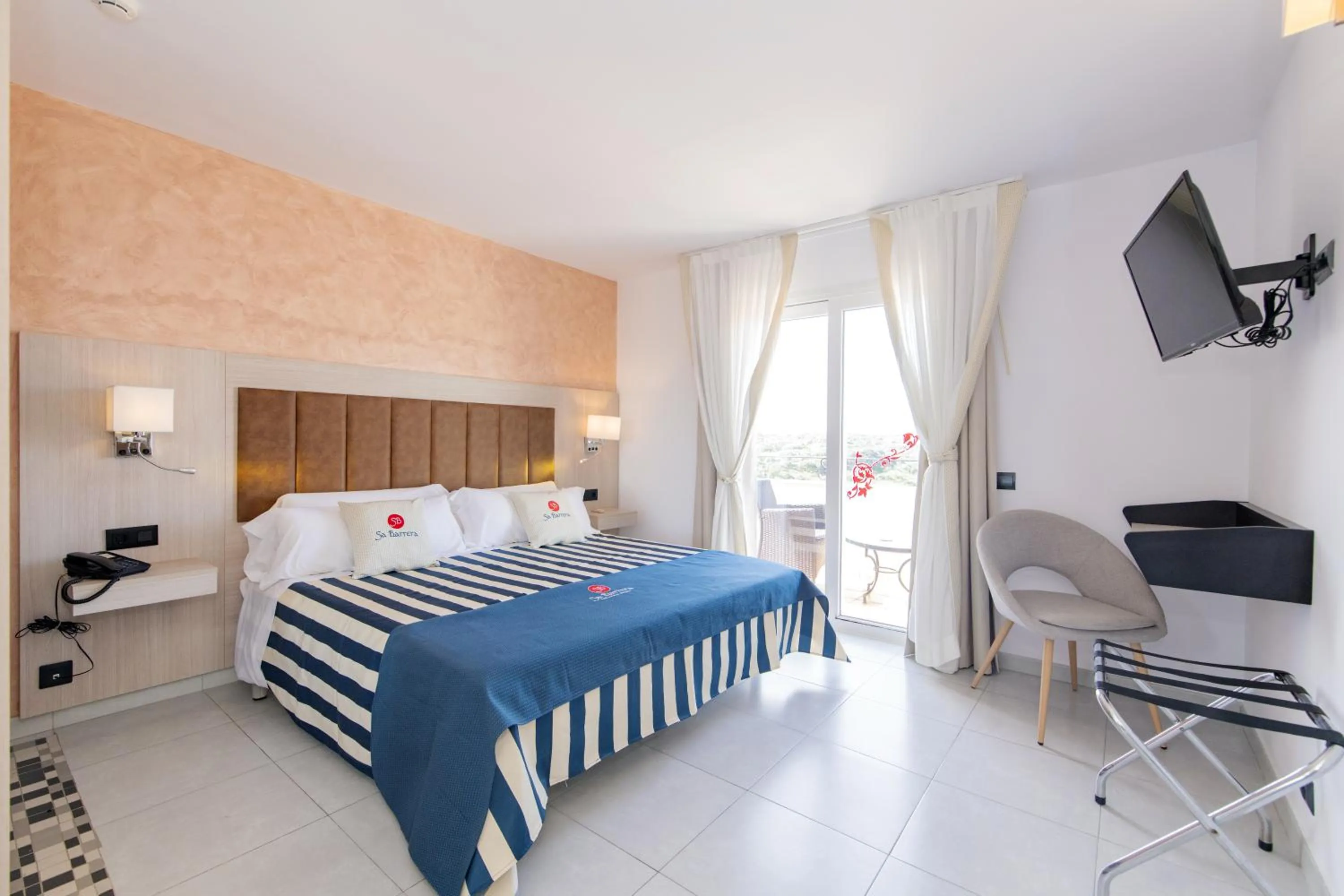 TV and multimedia, Bed in Hotel Sa Barrera - Adults Only