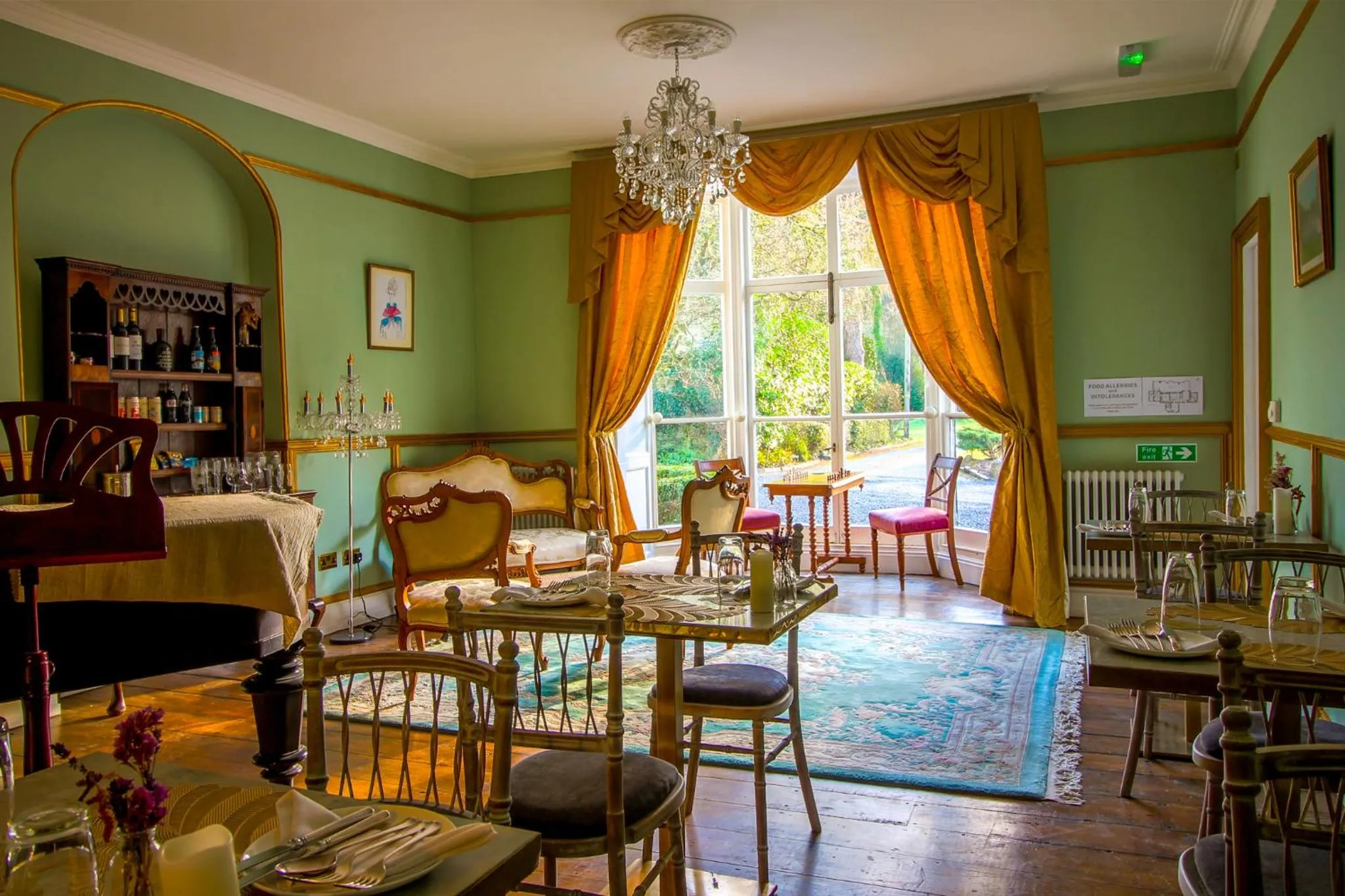 Communal lounge/ TV room in Plas Dolguog