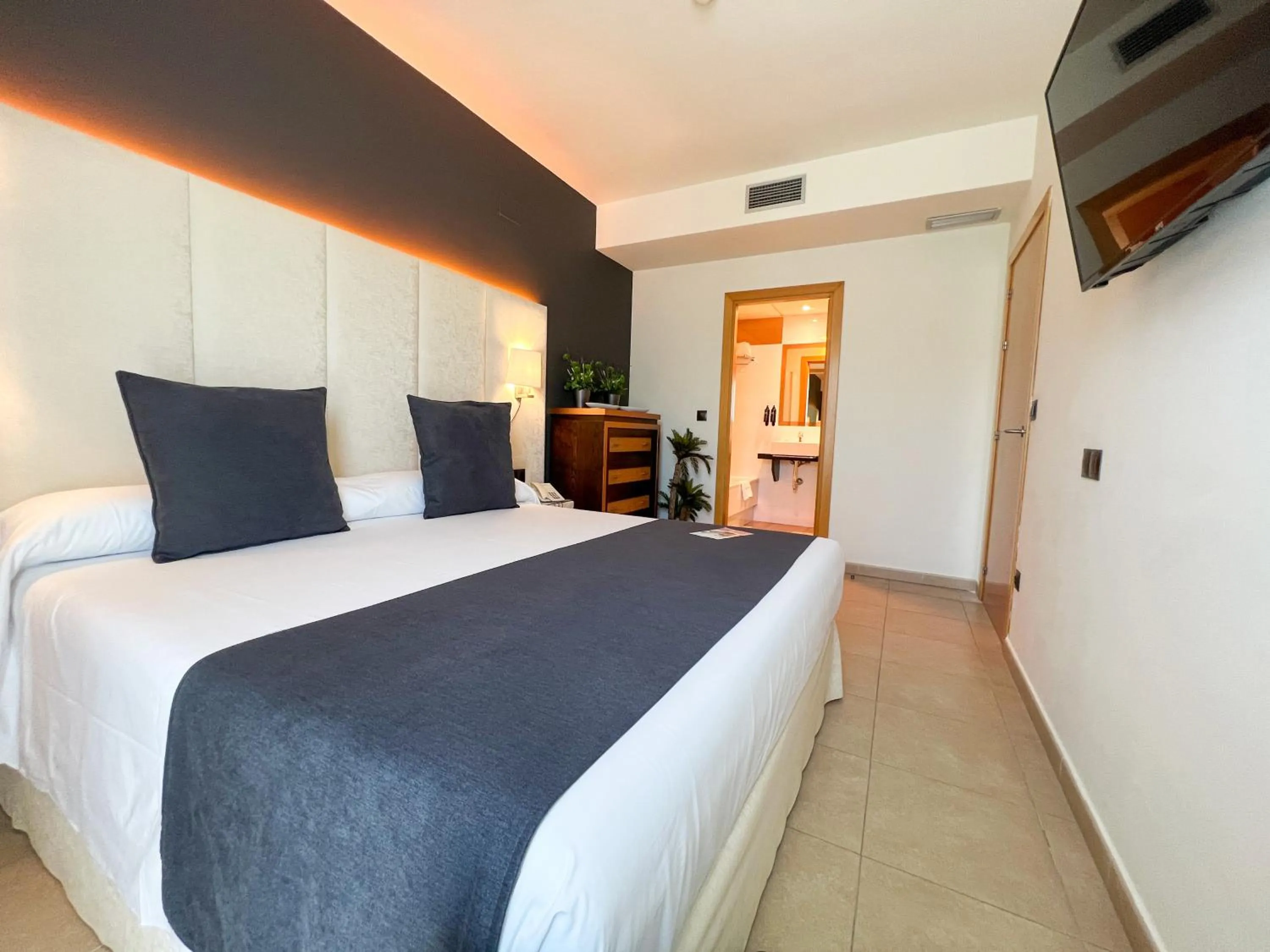 Bedroom, Bed in ON Family Islantilla