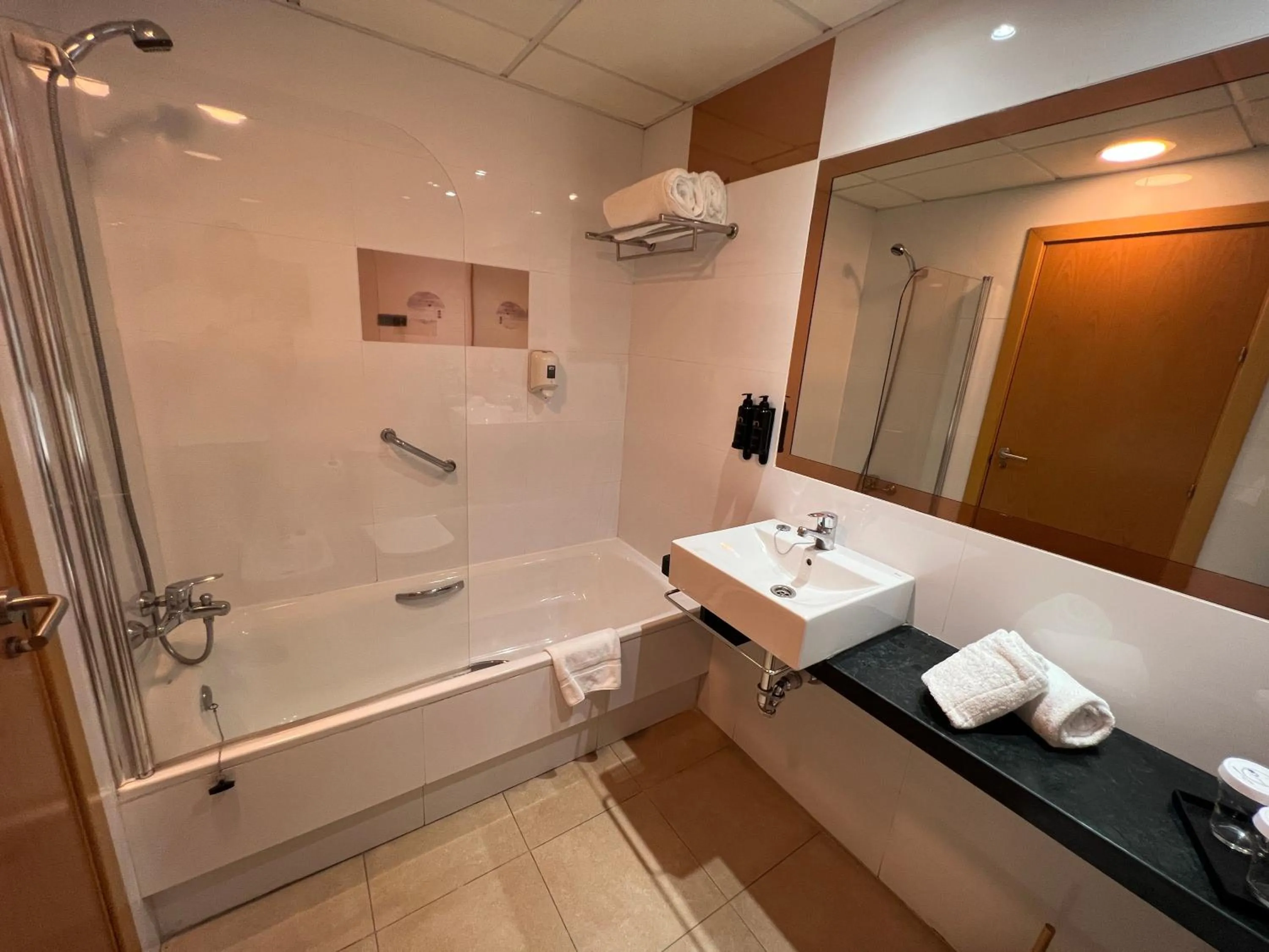 Bathroom in ON Family Islantilla